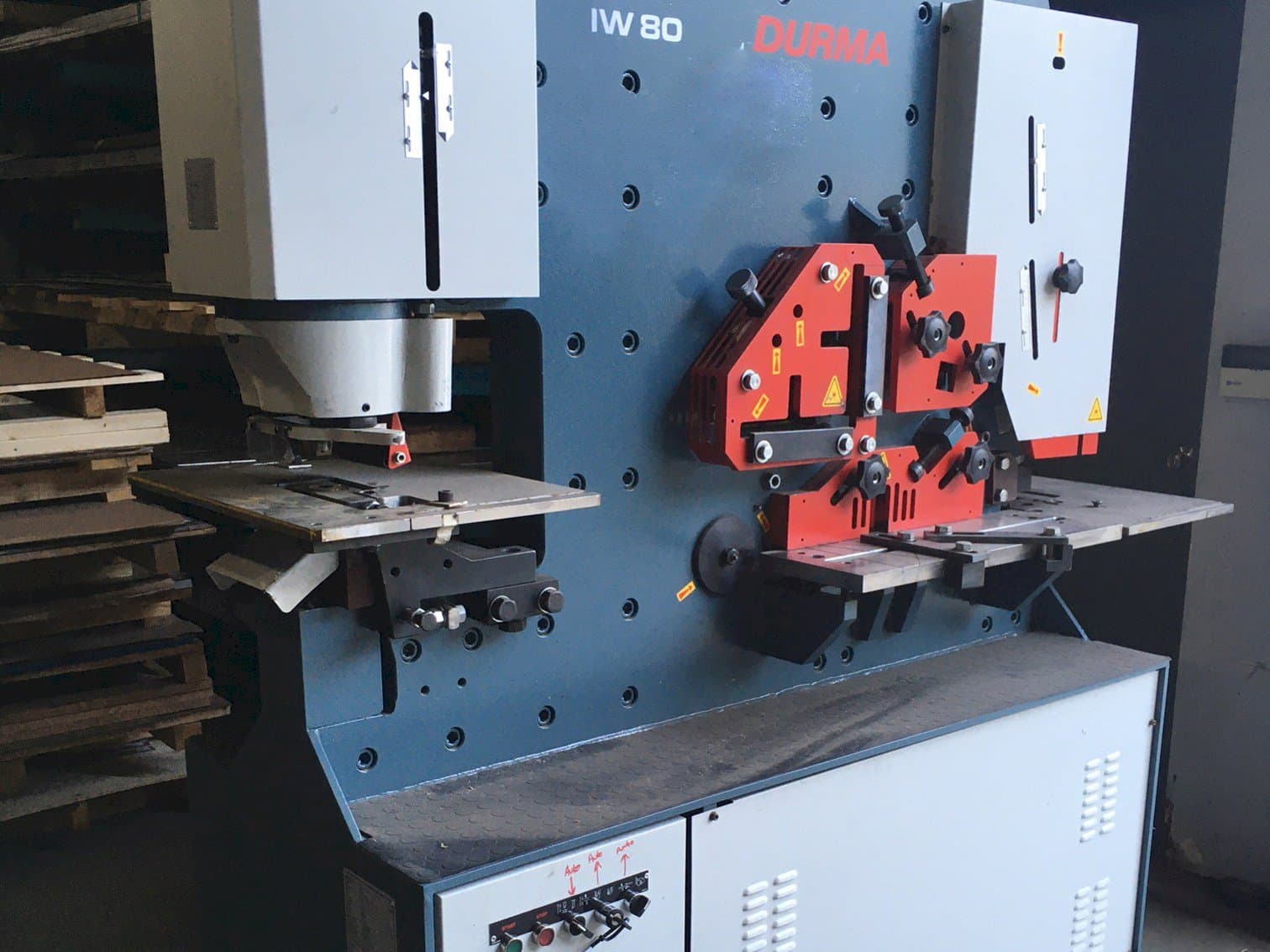 Prikaz stroja Durma IW 80/150 sprijeda