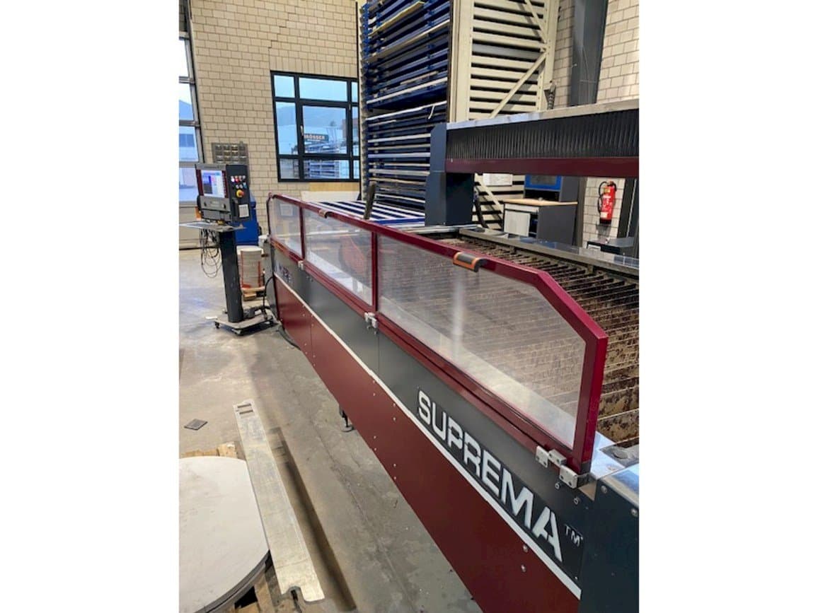 Prikaz stroja Waterjet Italy Suprem sprijeda