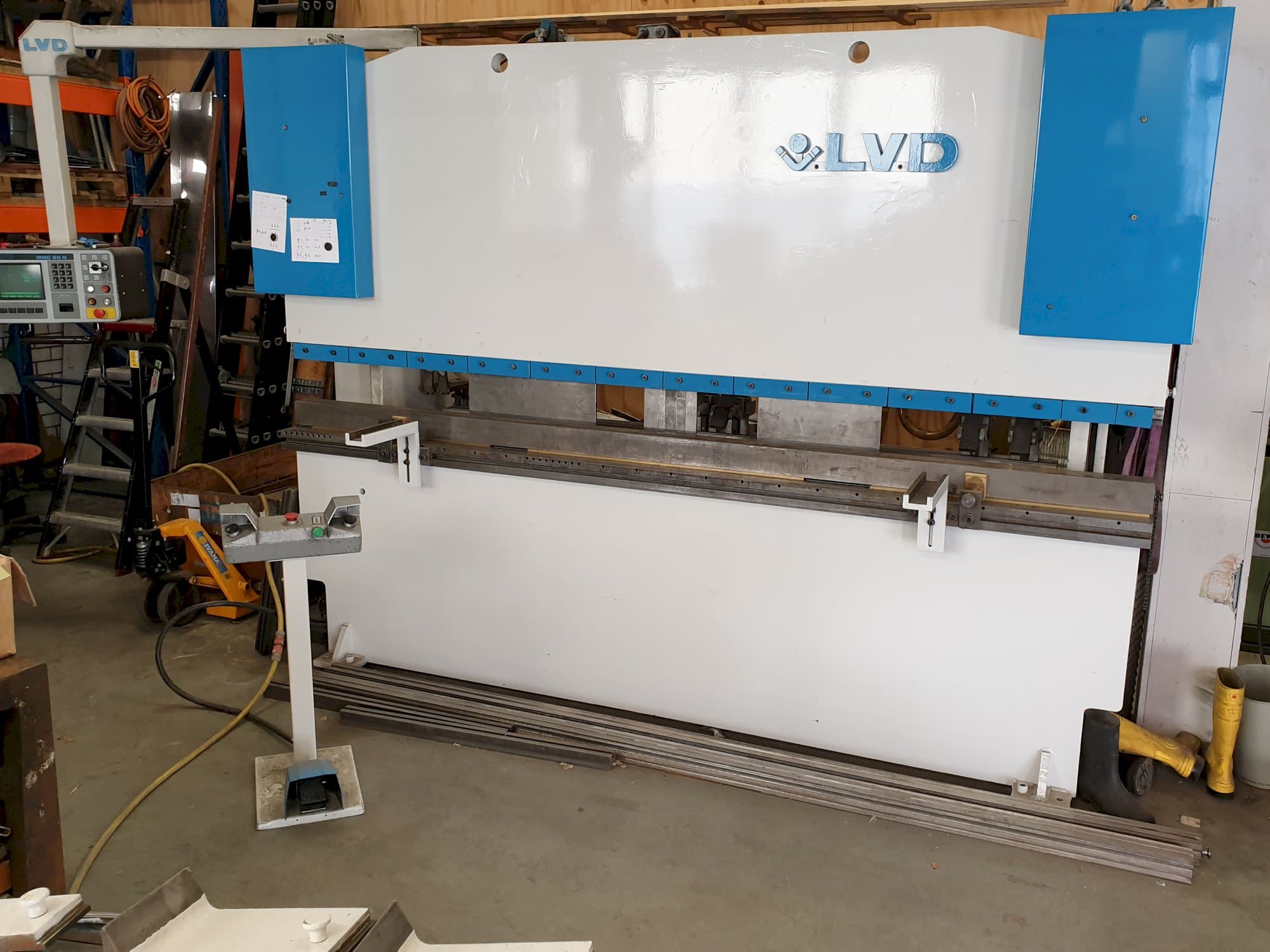 Prikaz  stroja LVD PPI 135/30 zdesna