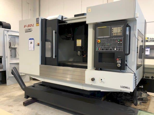 Prikaz stroja Leadwell V50L sprijeda