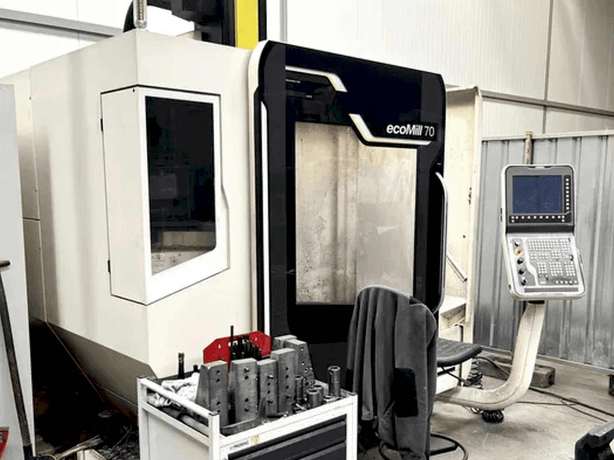 Prikaz stroja DMG MORI ecoMill 70 sprijeda