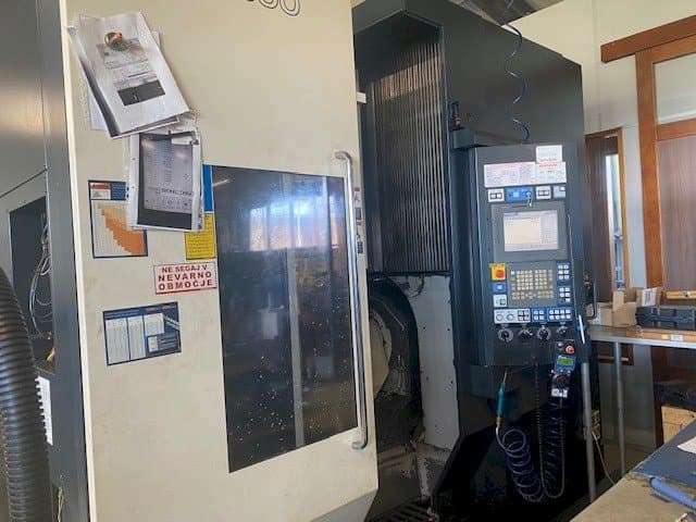 Prikaz  stroja Makino D500  sprijeda