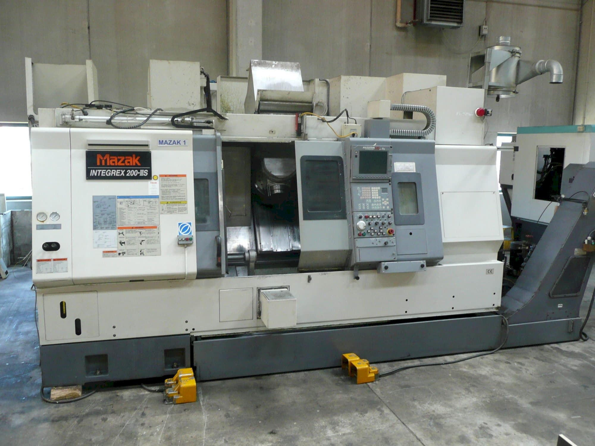 Prikaz stroja Mazak INTEGREX 200-IIIS sprijeda