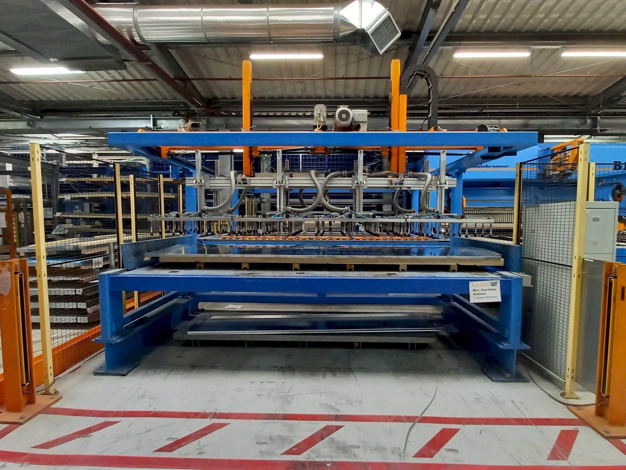 Prikaz stroja Weinbrenner B 12 sprijeda
