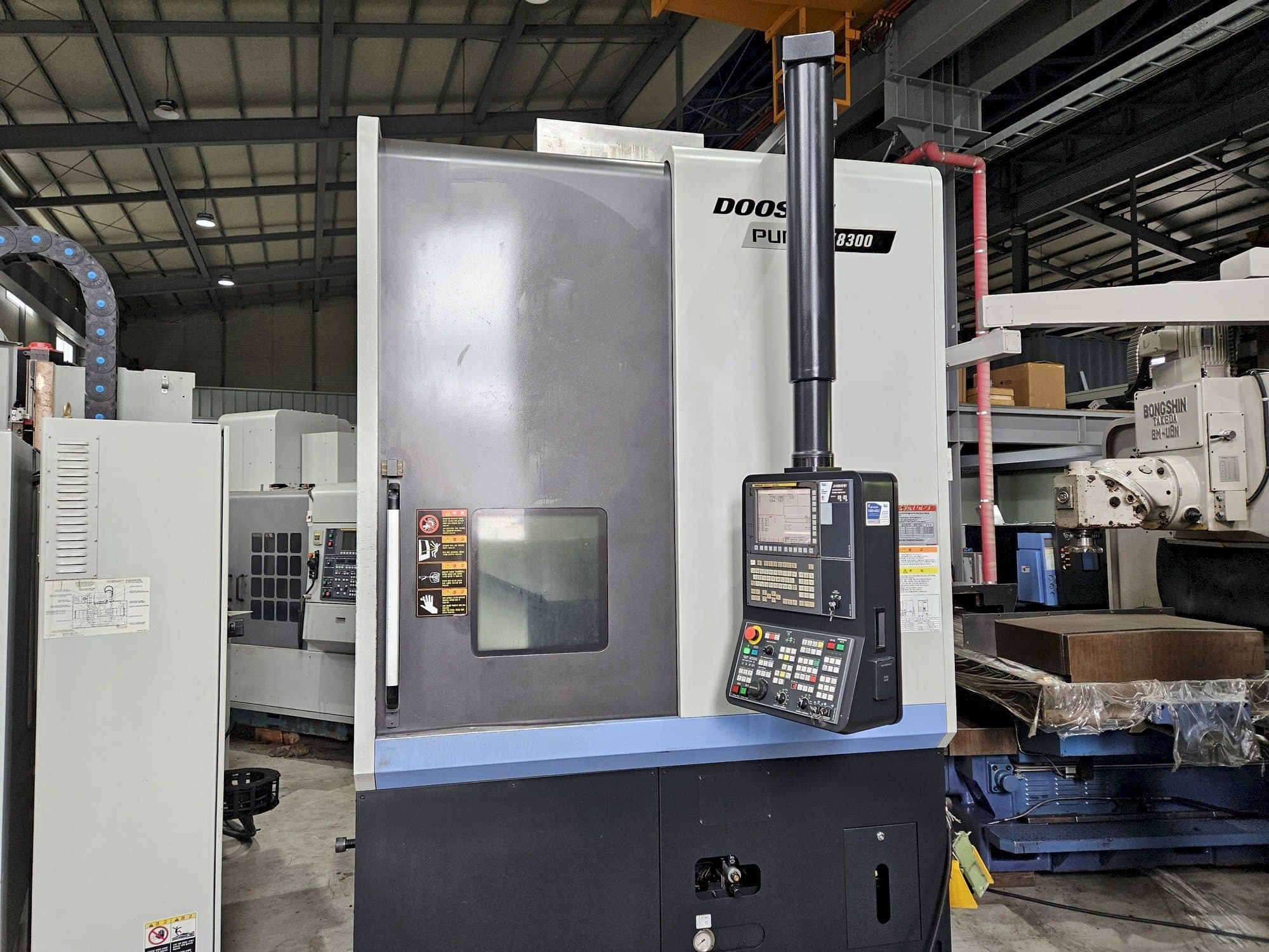 Prikaz stroja DOOSAN PUMA V8300 sprijeda