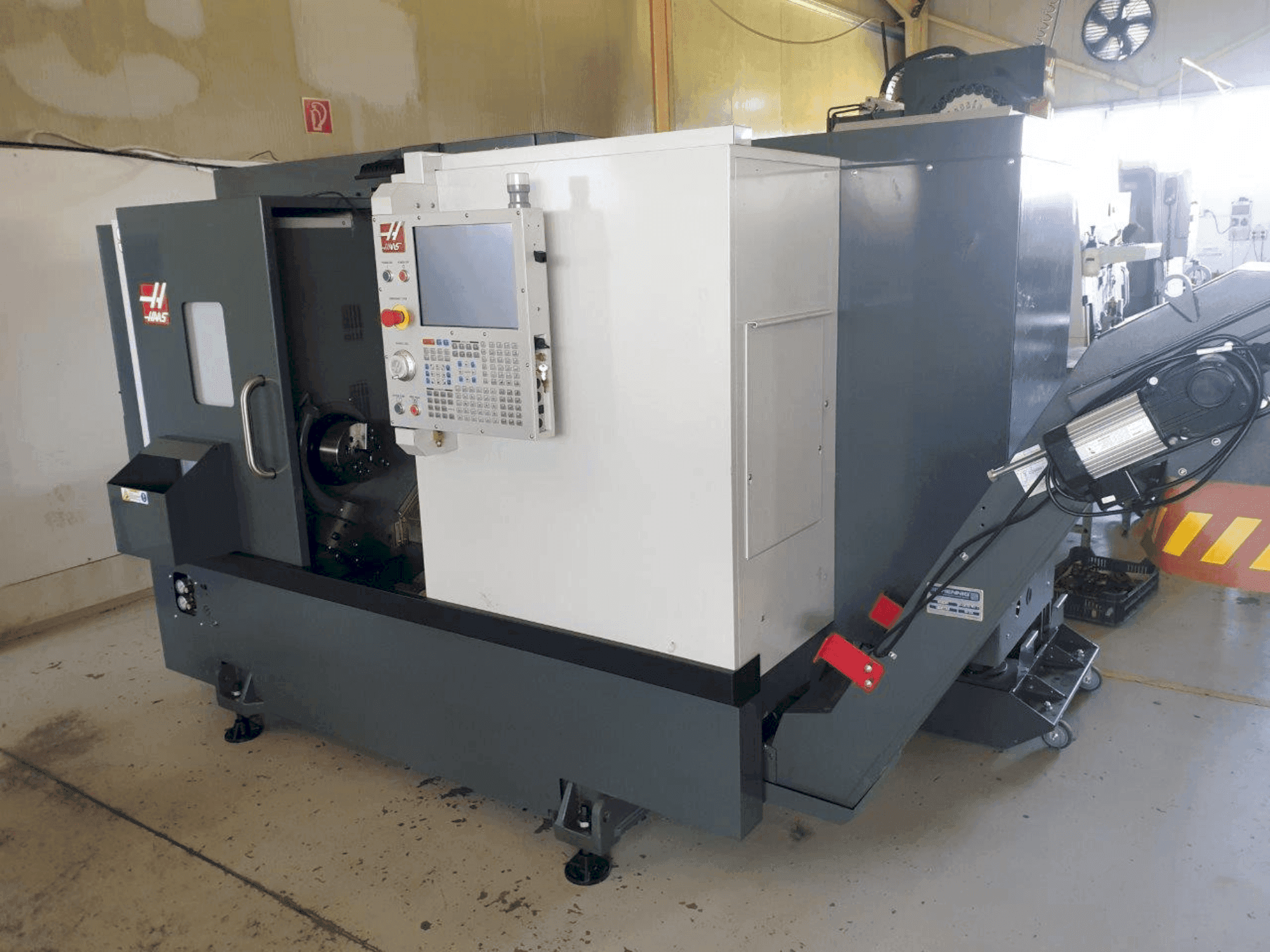 Prikaz stroja HAAS ST-20 sprijeda