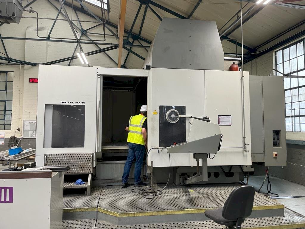 Prikaz stroja DECKEL MAHO DMU 200T sprijeda