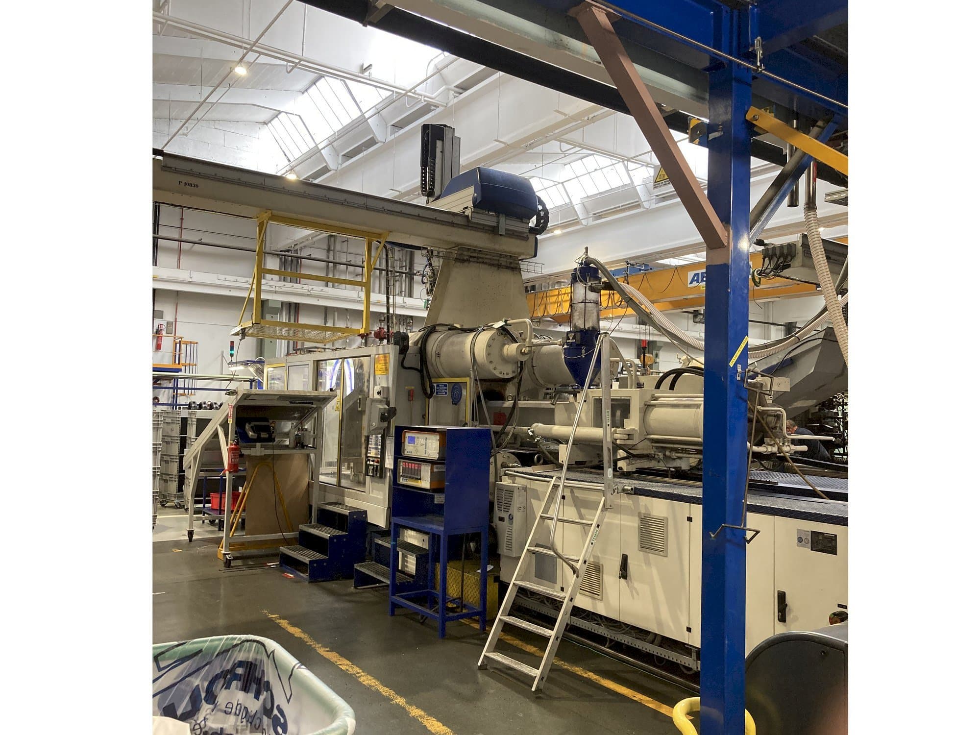 Prikaz stroja Krauss Maffei 650 – 2700 C1 sprijeda