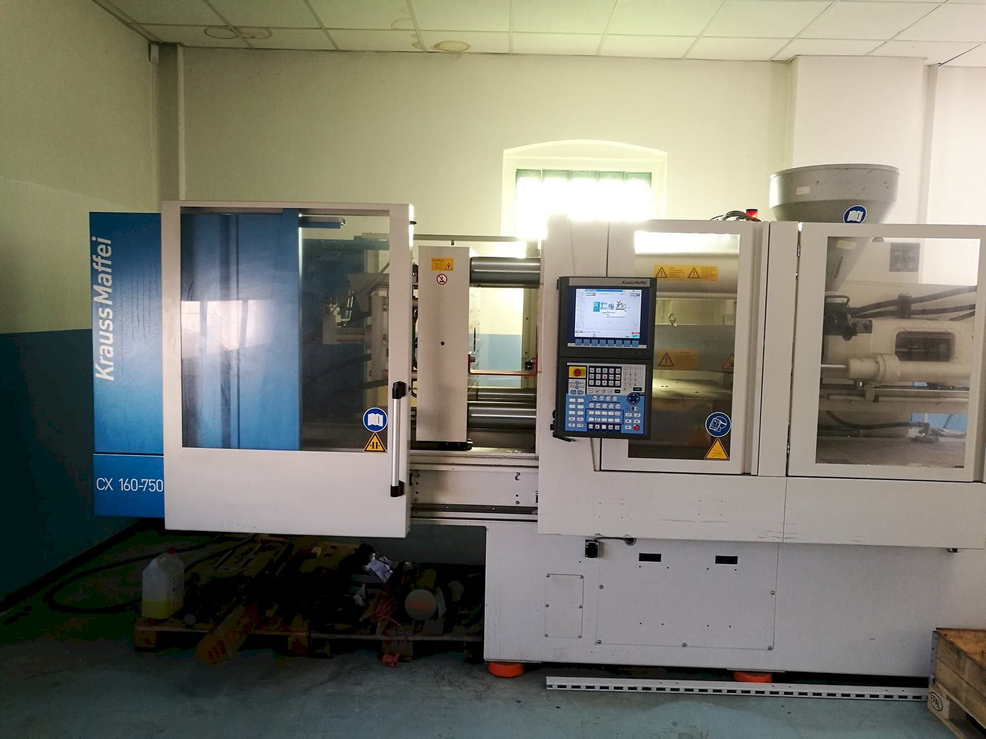 Prikaz stroja Krauss Maffei KM 160-750 CX sprijeda