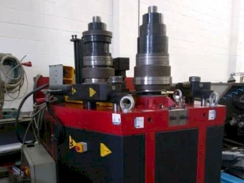 Prikaz stroja Tauring Alpha 160 sprijeda