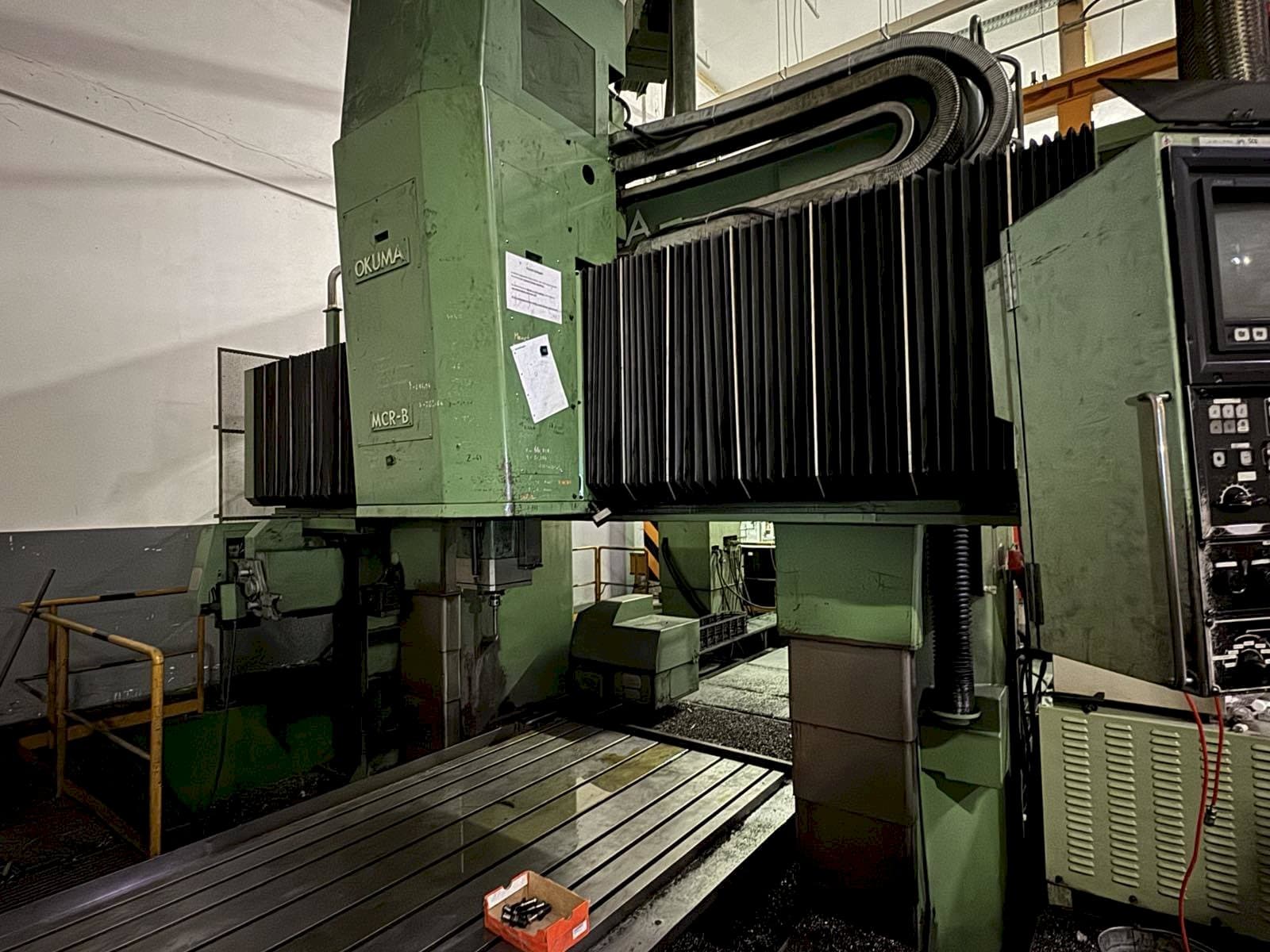 Prikaz stroja Okuma MCR-B sprijeda