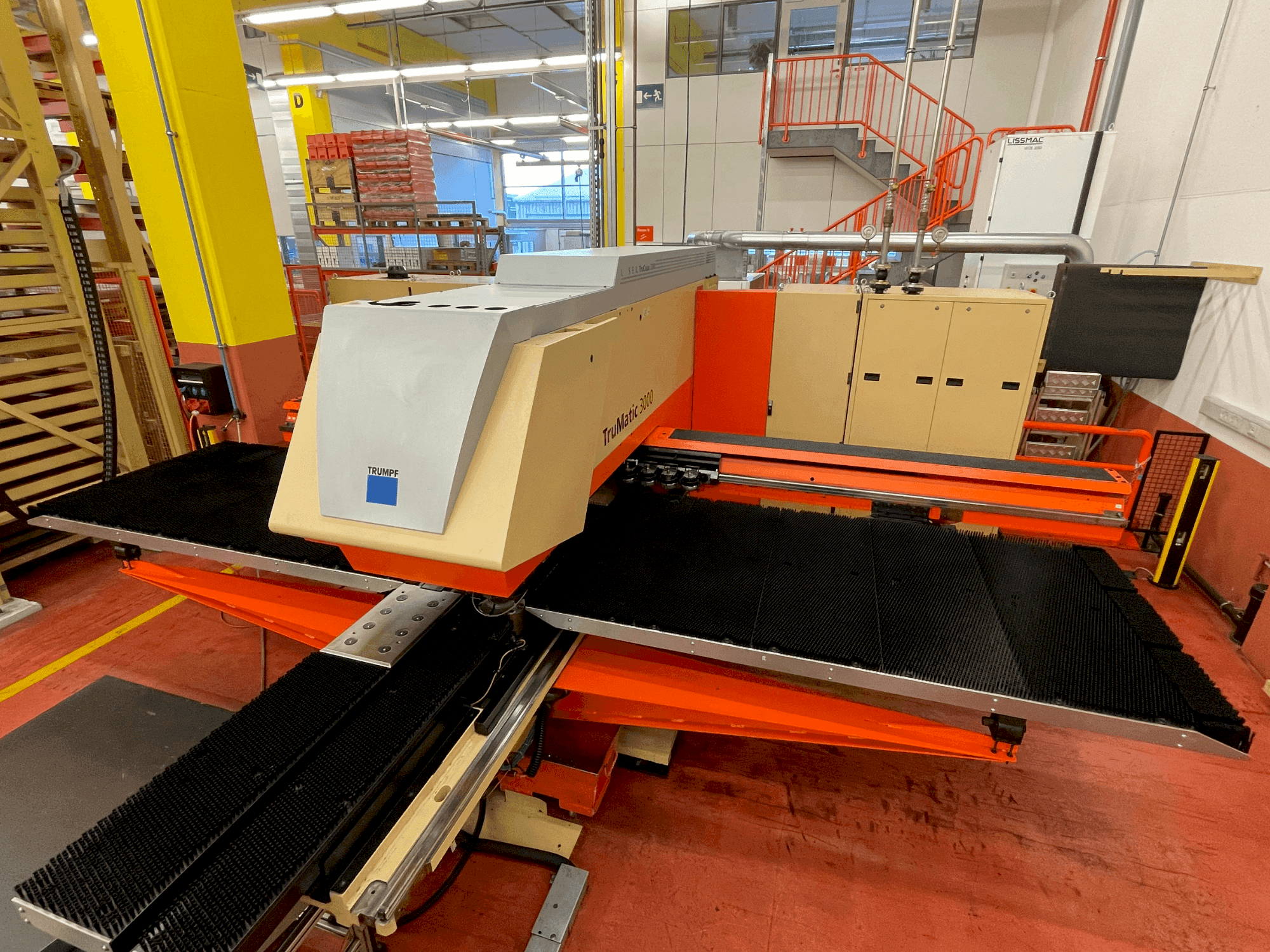 Prikaz stroja TRUMPF TruMatic 3000 sprijeda