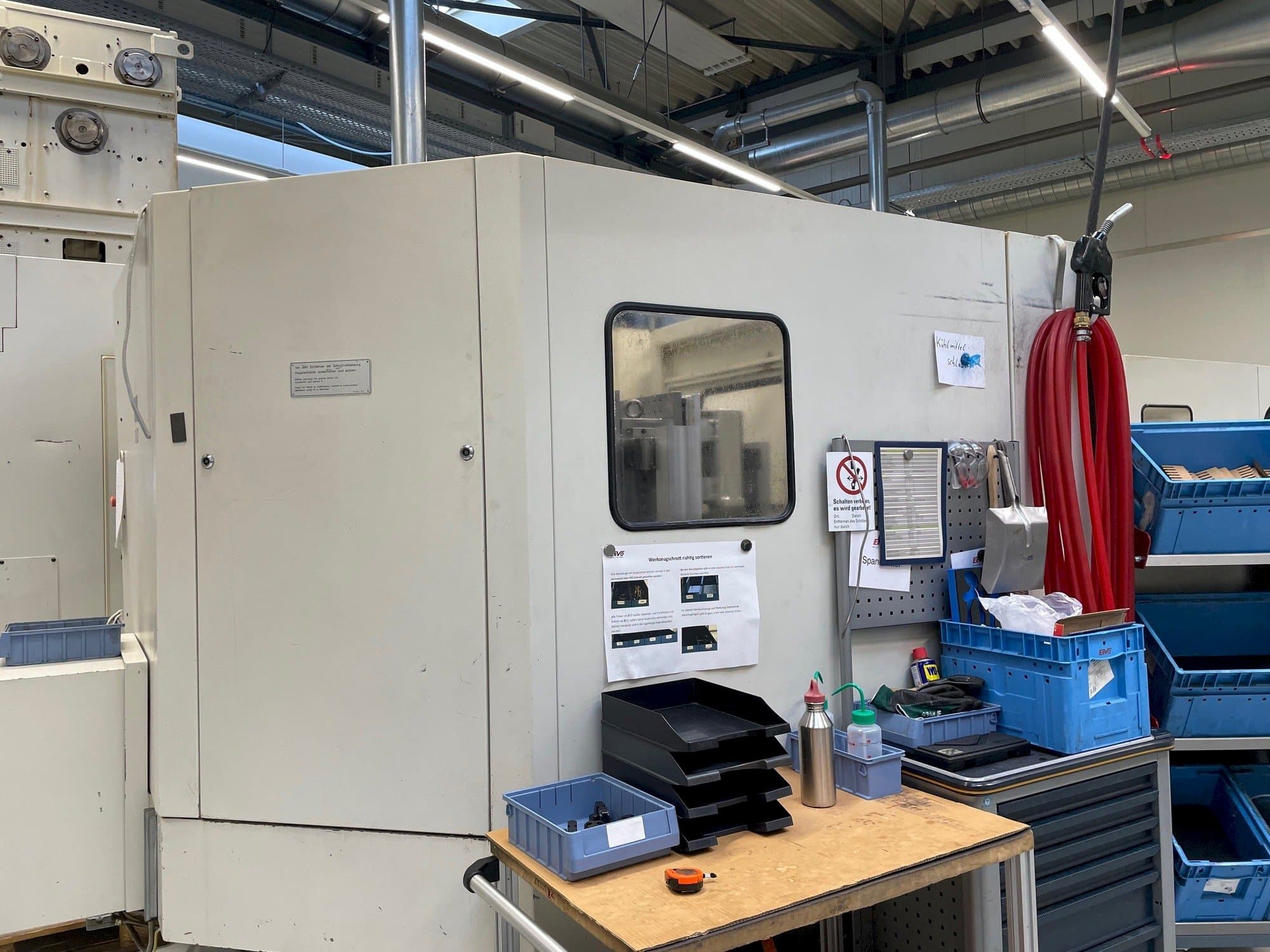 Prikaz lijeve strane stroja HELLER MC 16