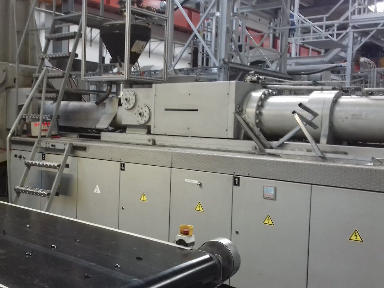 Prikaz desne strane stroja Krauss Maffei 650-4350 BM