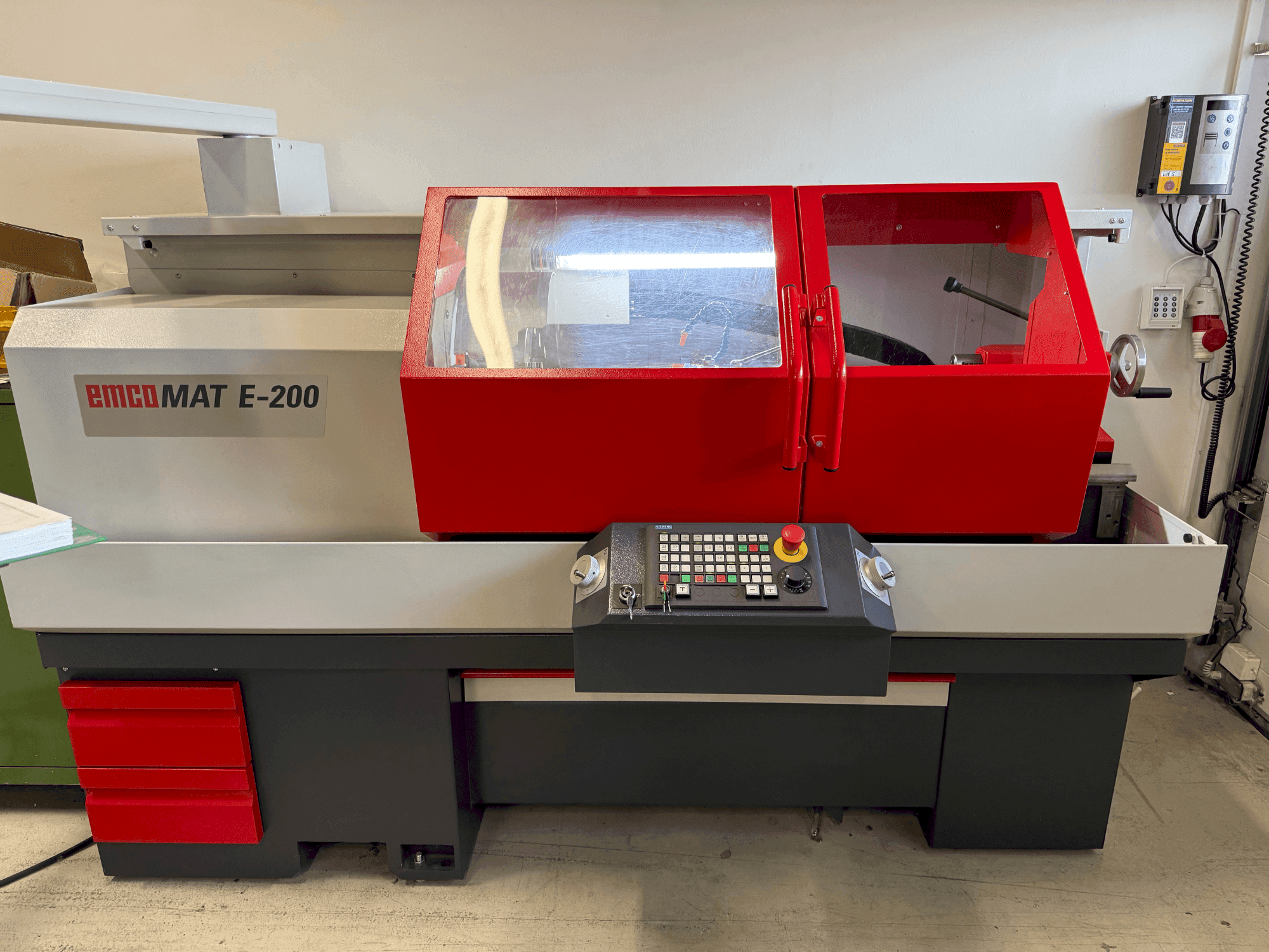 Prikaz stroja EMCO Emcomat E-200 sprijeda