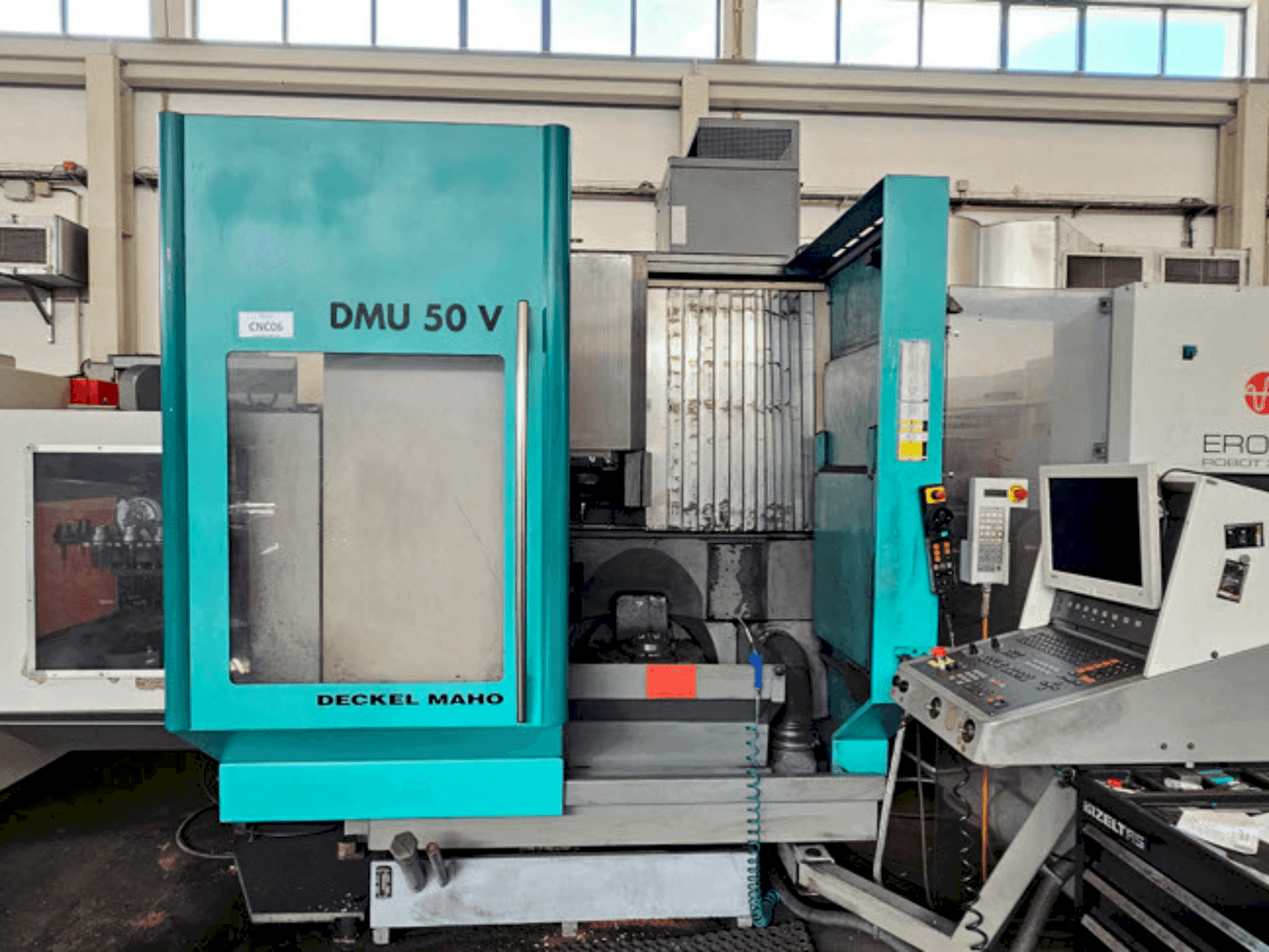 Prikaz stroja DECKEL MAHO DMU 50V sprijeda