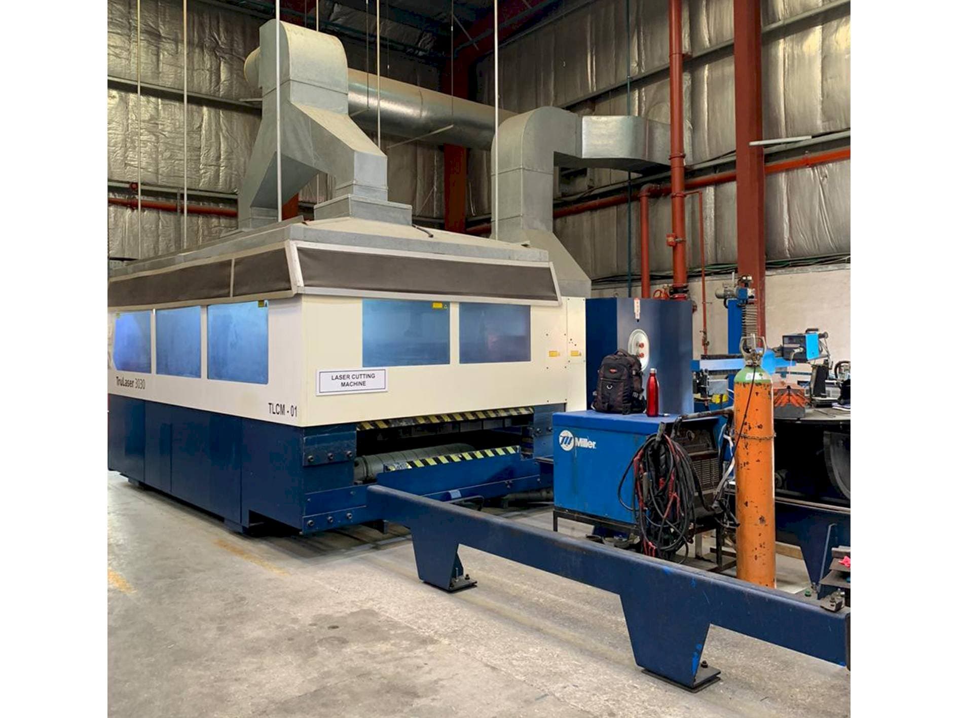 Prikaz stroja Trumpf TruLaser 3030 sprijeda