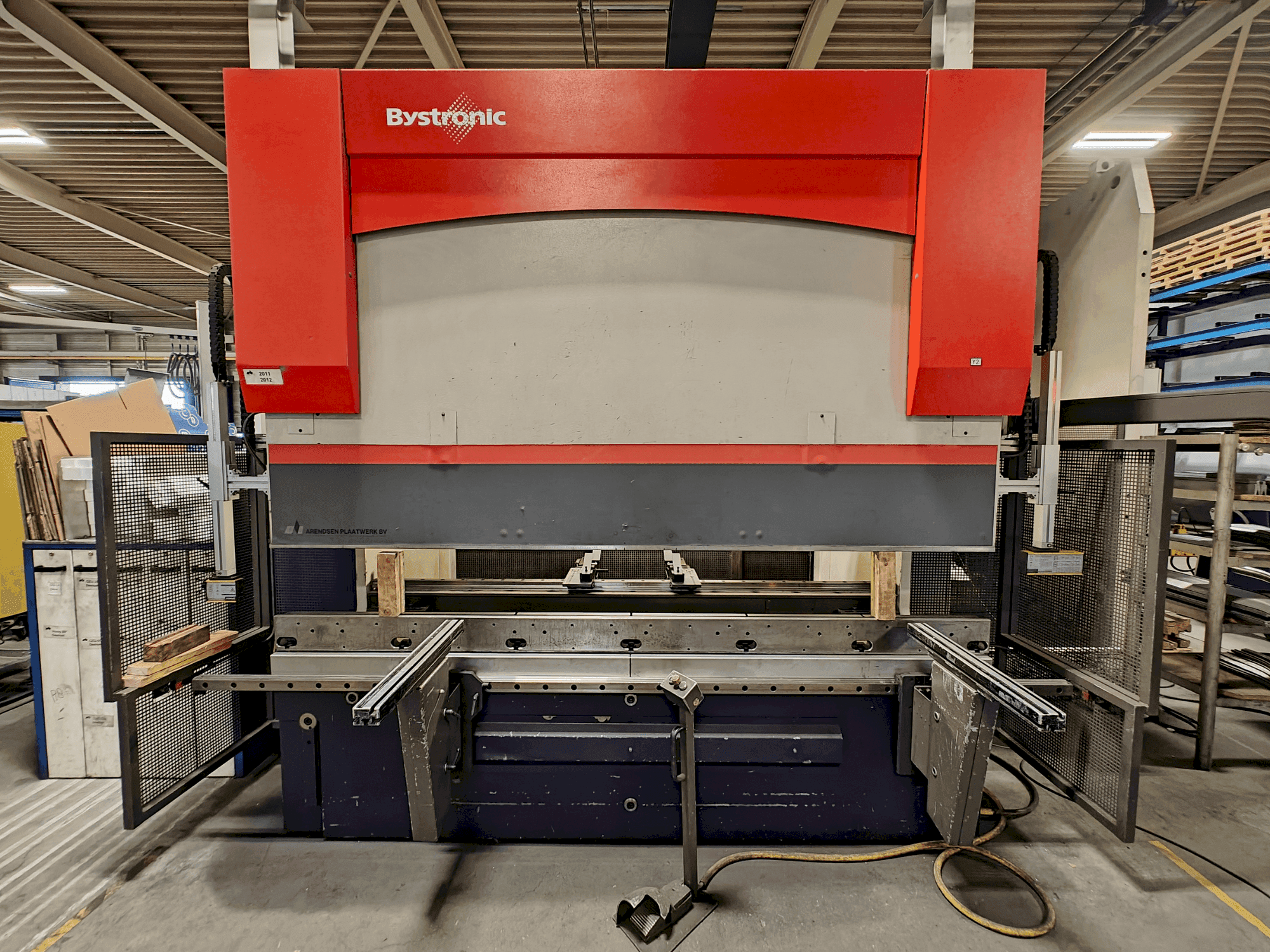 Prikaz  stroja Bystronic PR 100x3100  sprijeda