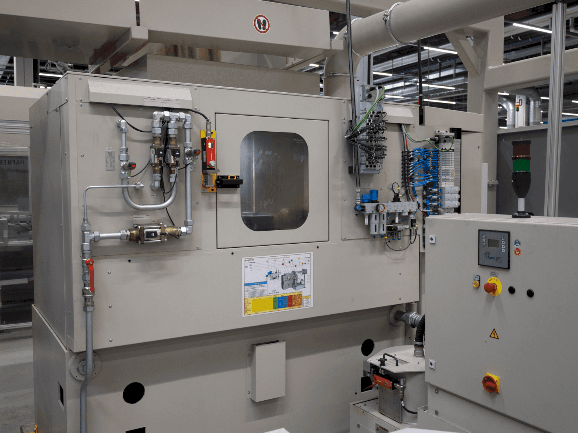 Prikaz  stroja SUPFINA LCM 220/4-220/3  sprijeda