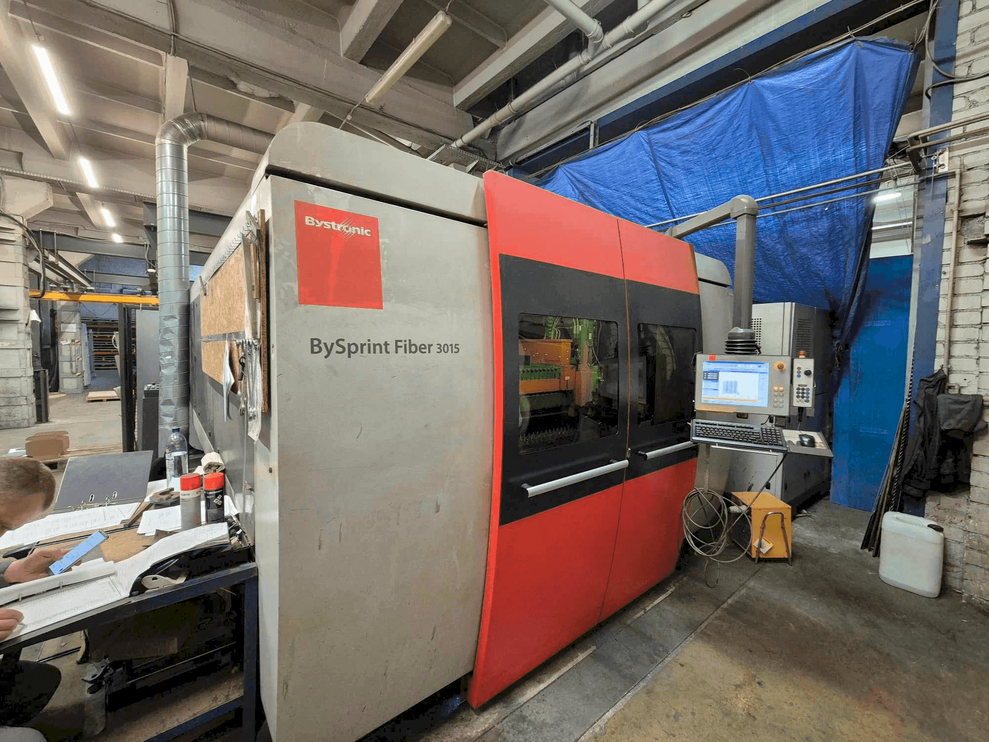 Prikaz  stroja Bystronic Bysprint Fiber 3015 3kW  sprijeda