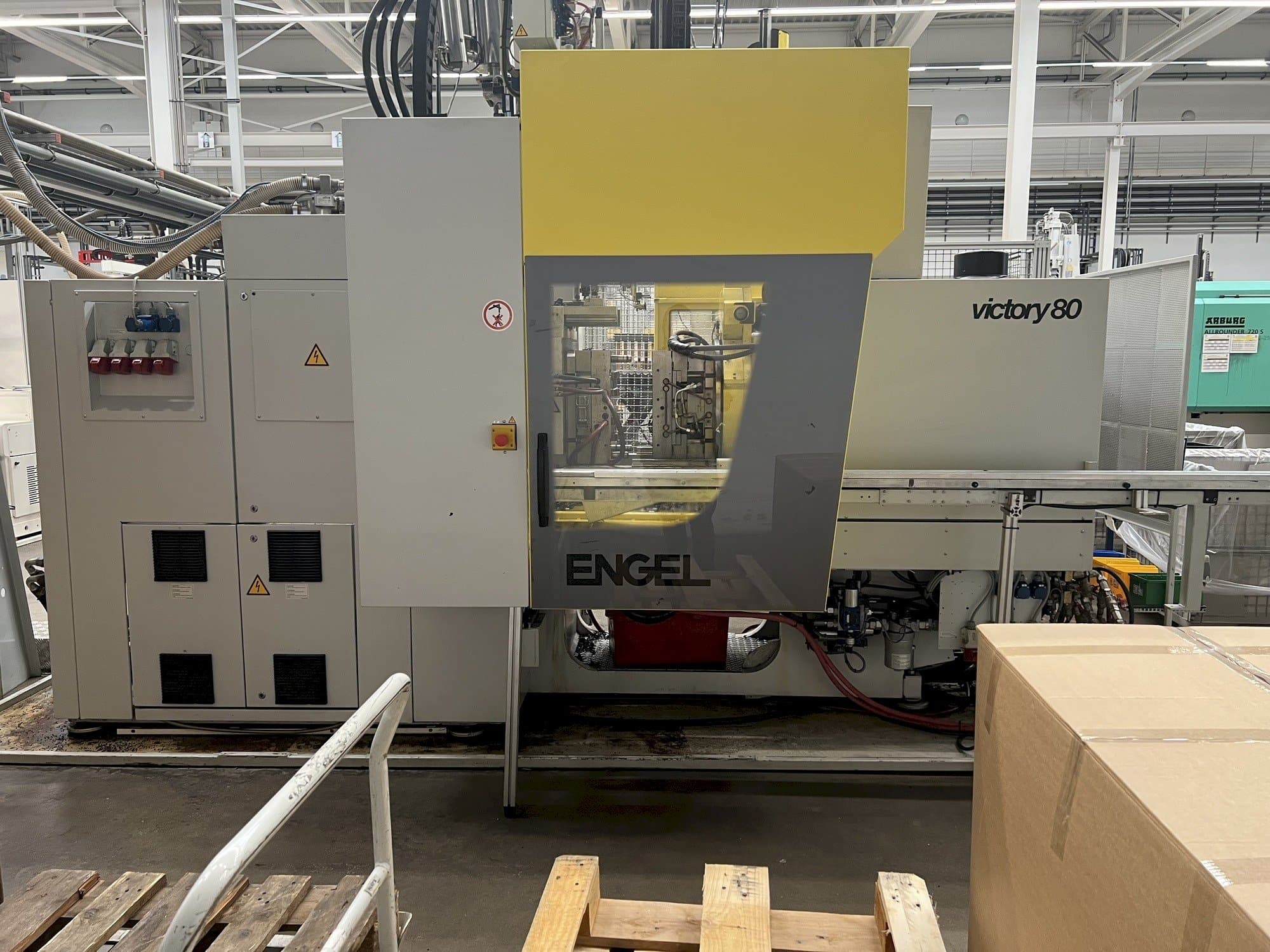 Prikaz stroja Engel VC 330H/80V/80CO sprijeda