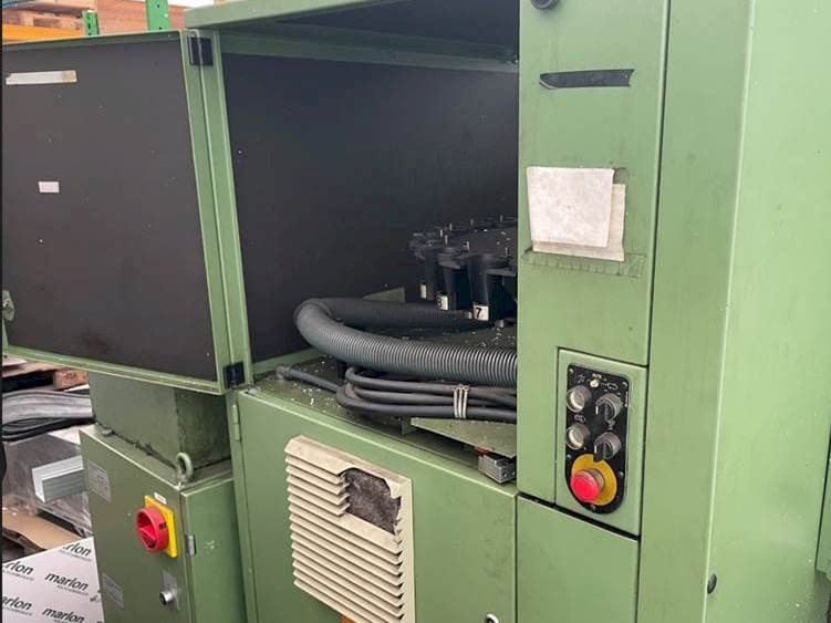 Prikaz stroja DECKEL FP4AT sprijeda