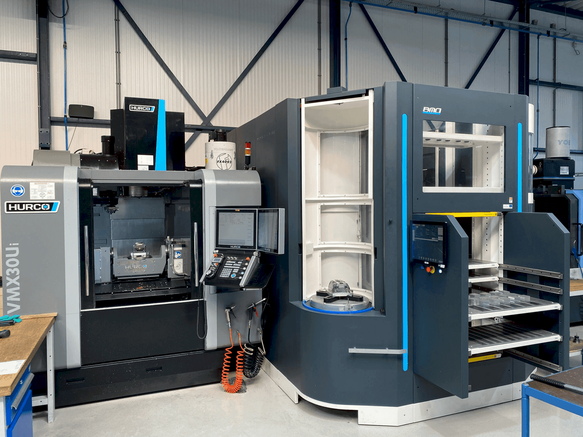Prikaz stroja Hurco VMX30Ui + BMO Automation Titanium 50 sprijeda