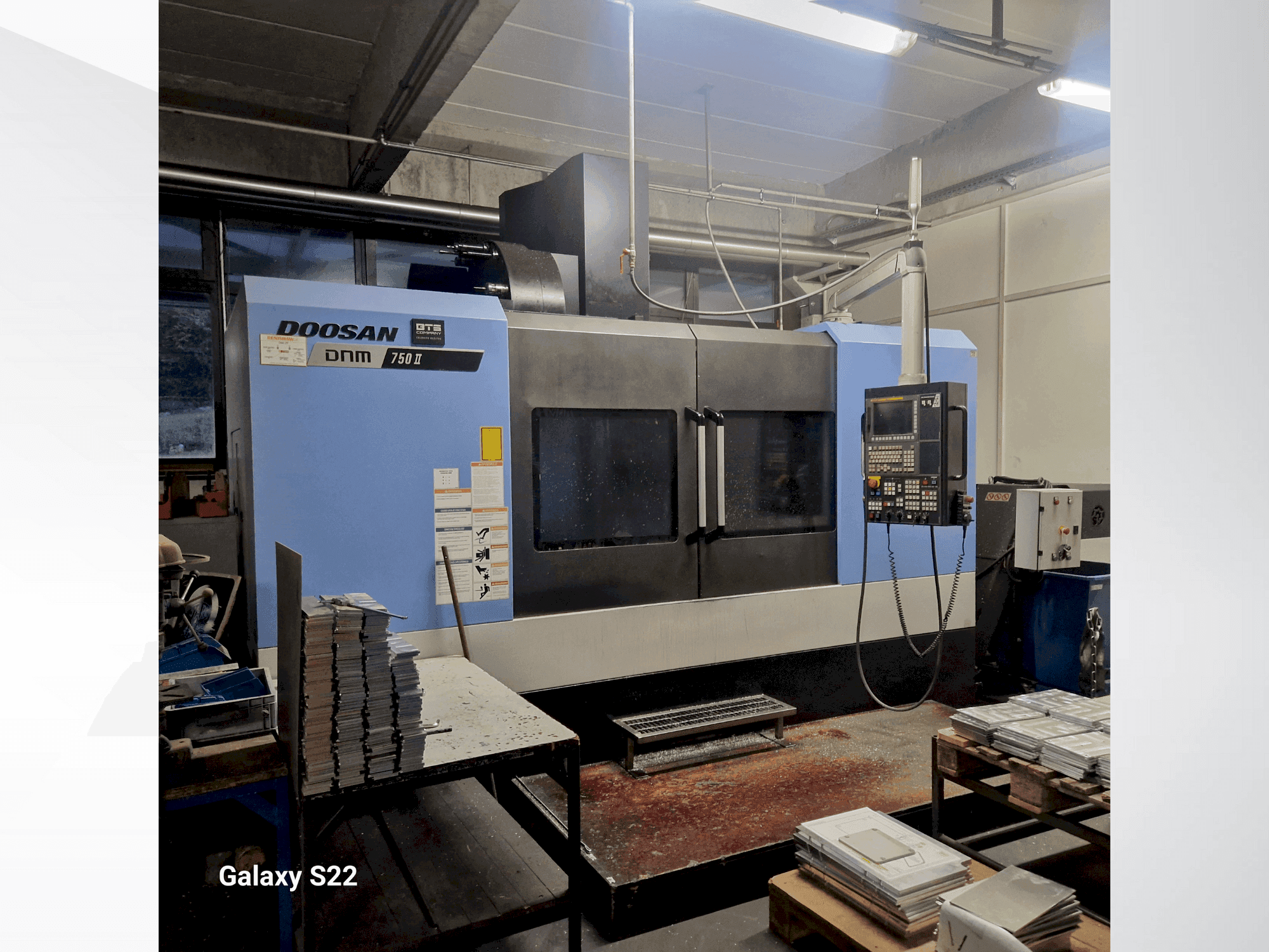 Prikaz stroja DOOSAN DNM 750 II sprijeda