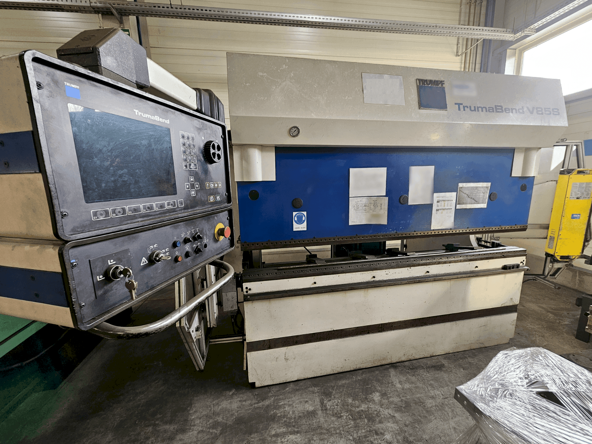 Prikaz stroja TRUMPF TRUMABEND V85S sprijeda