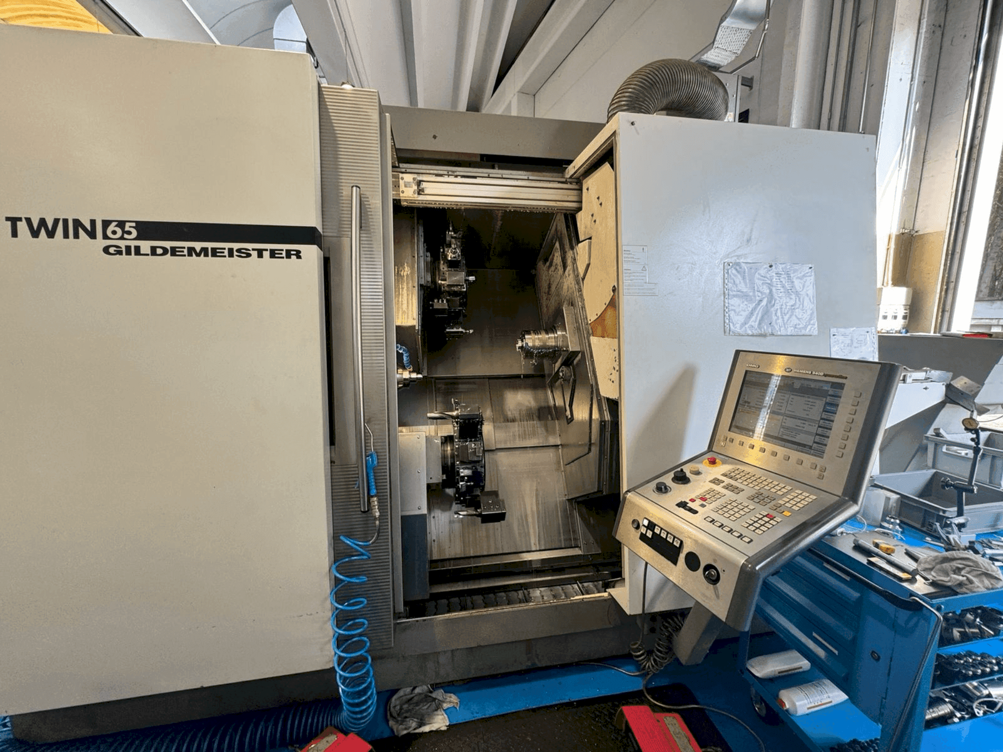 Prikaz stroja Gildemeister Twin 65 sprijeda