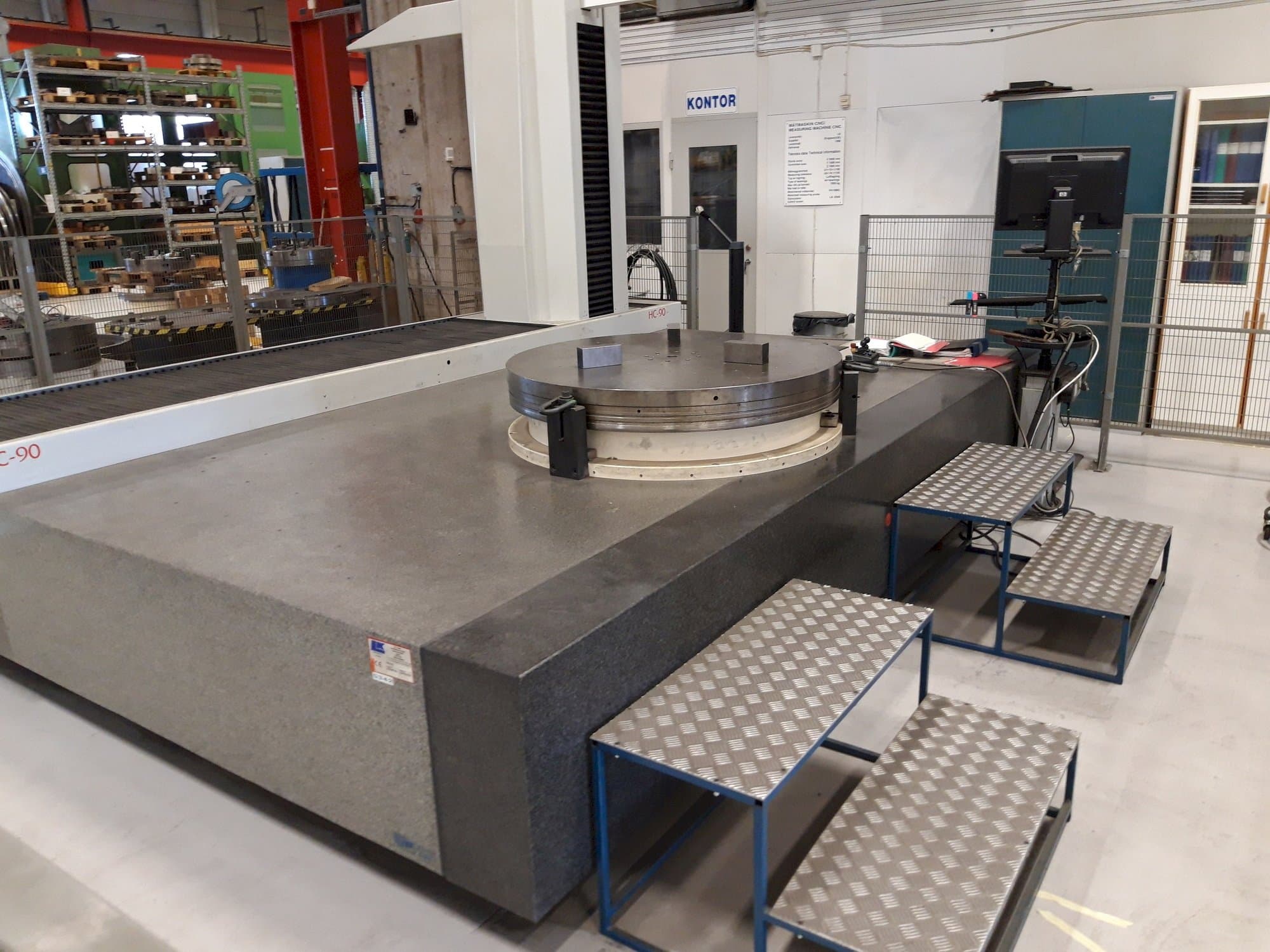 Prikaz stroja LK HC90 sprijeda