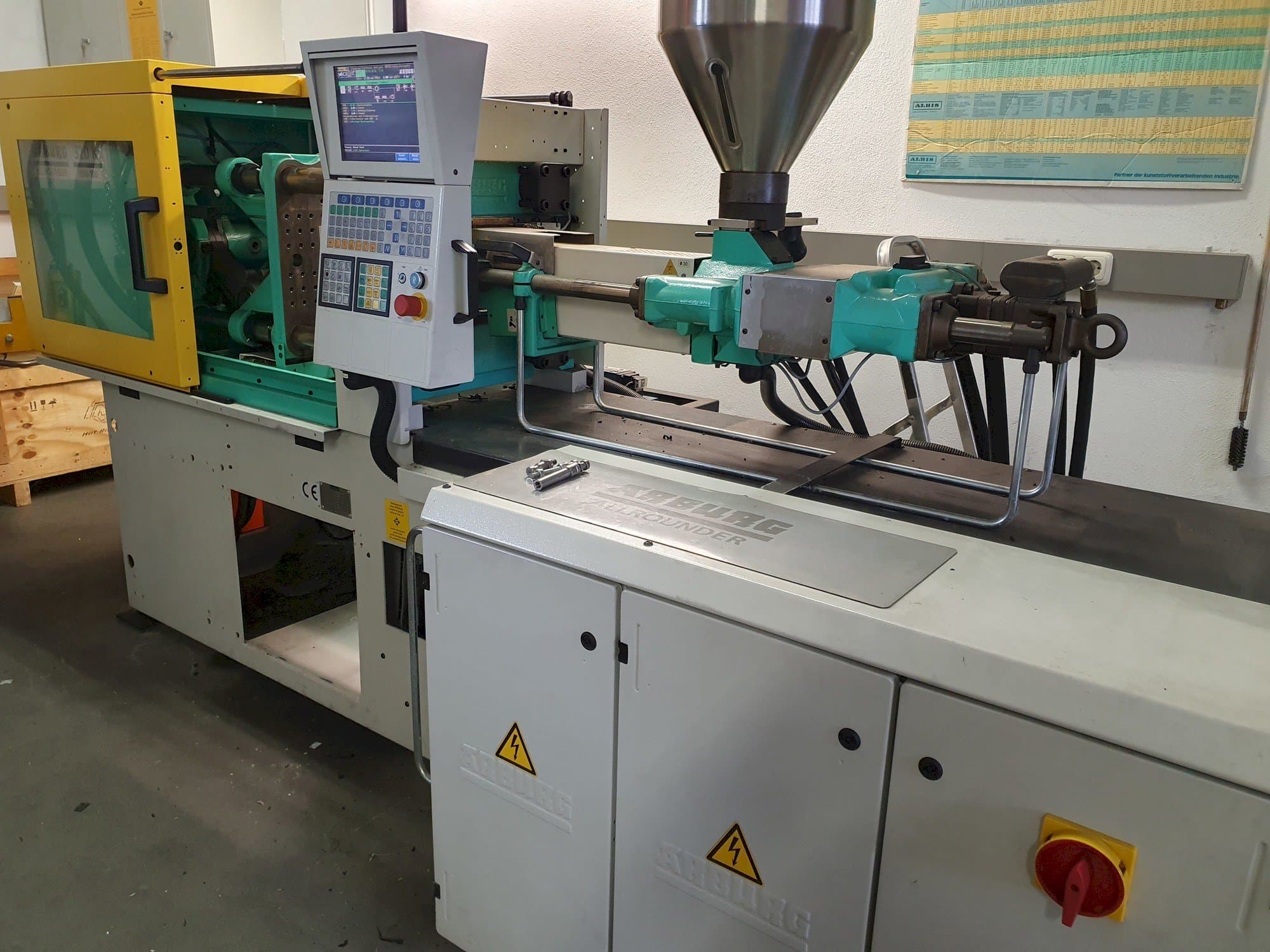 Prikaz  stroja Arburg Allrounder 320 KS 700-100  sprijeda