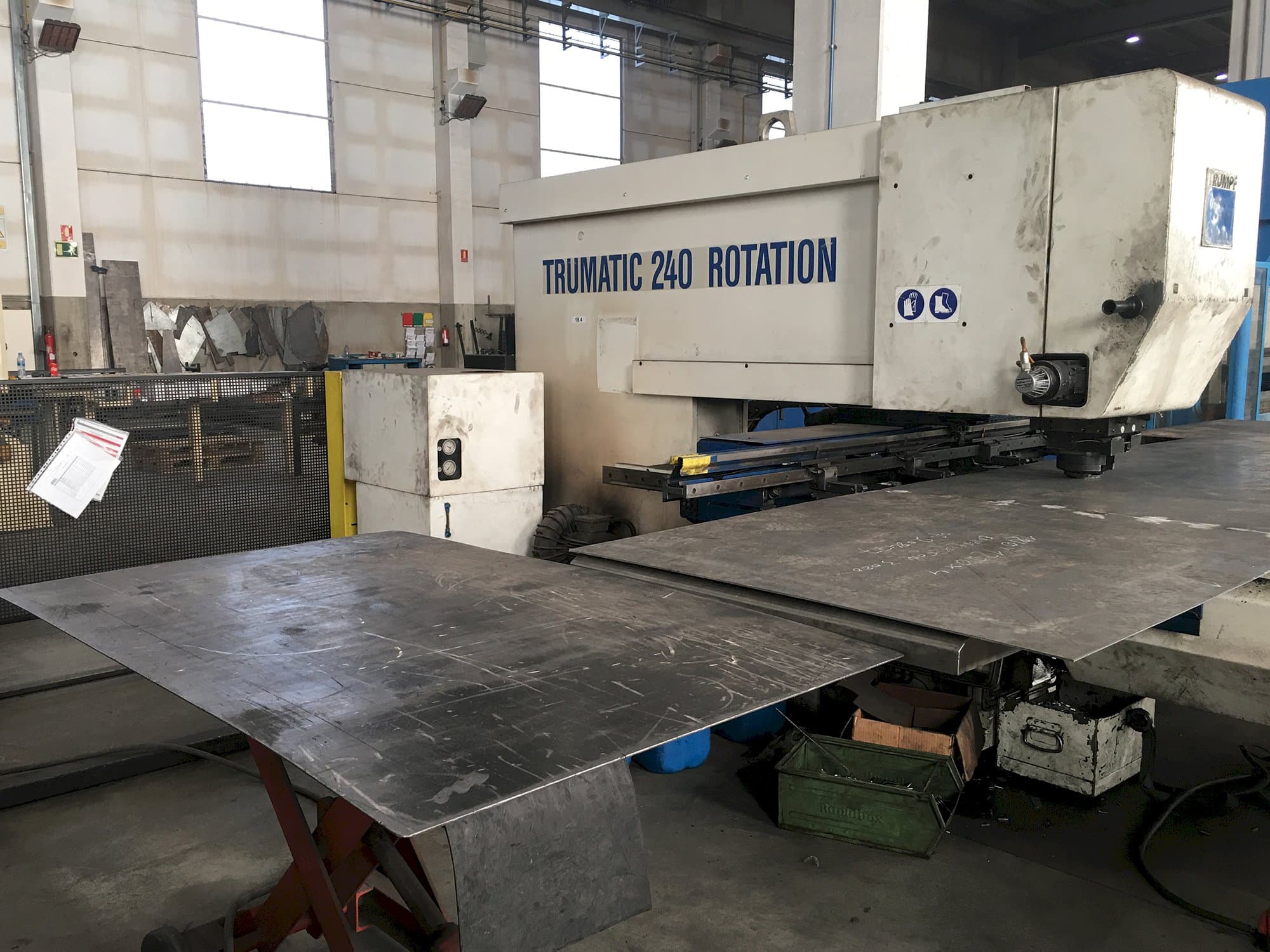 Prikaz stroja Trumpf Trumatic 240 slijeva