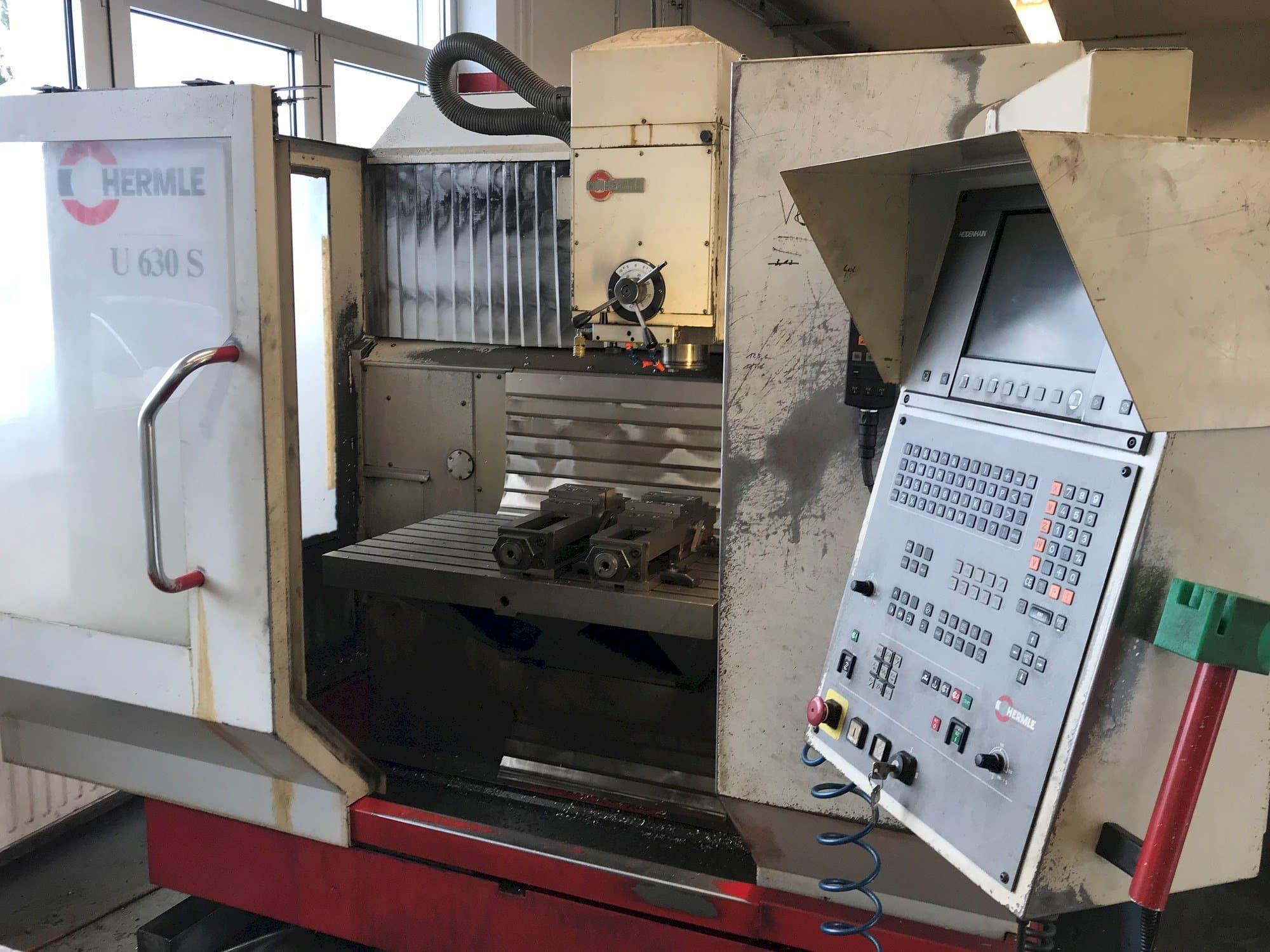 Prikaz stroja HERMLE U 630 S sprijeda