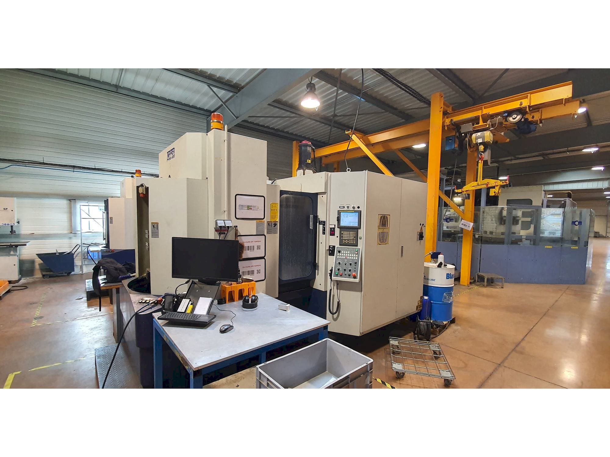 Prikaz stroja Tongtai H400 sprijeda