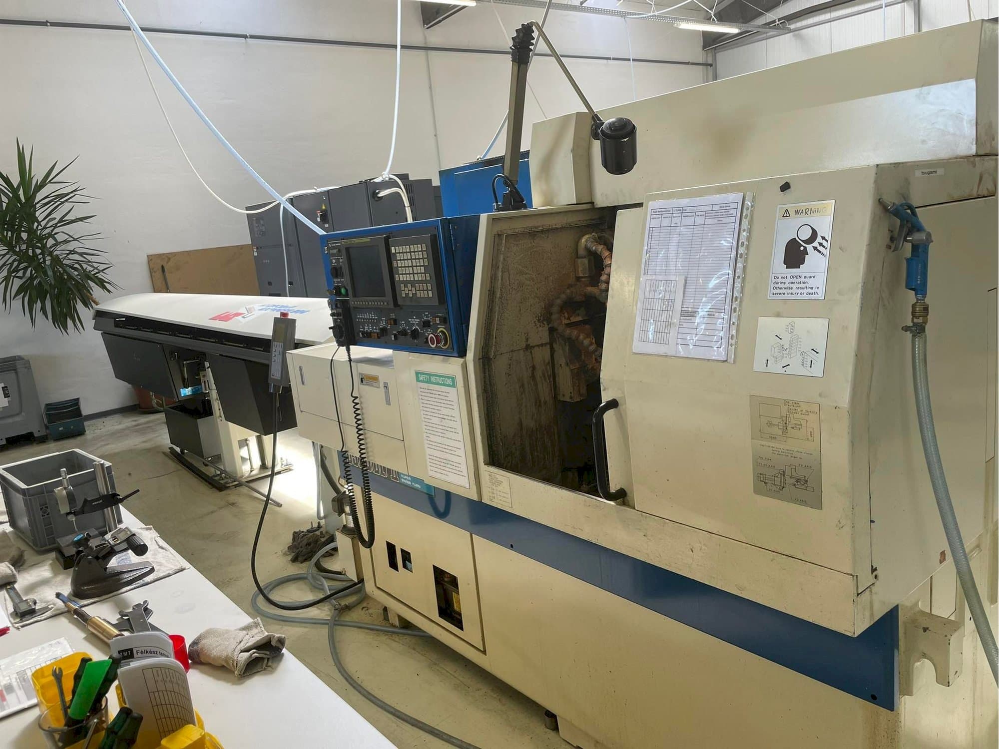 Prikaz desne strane stroja TSUGAMI BS20-II