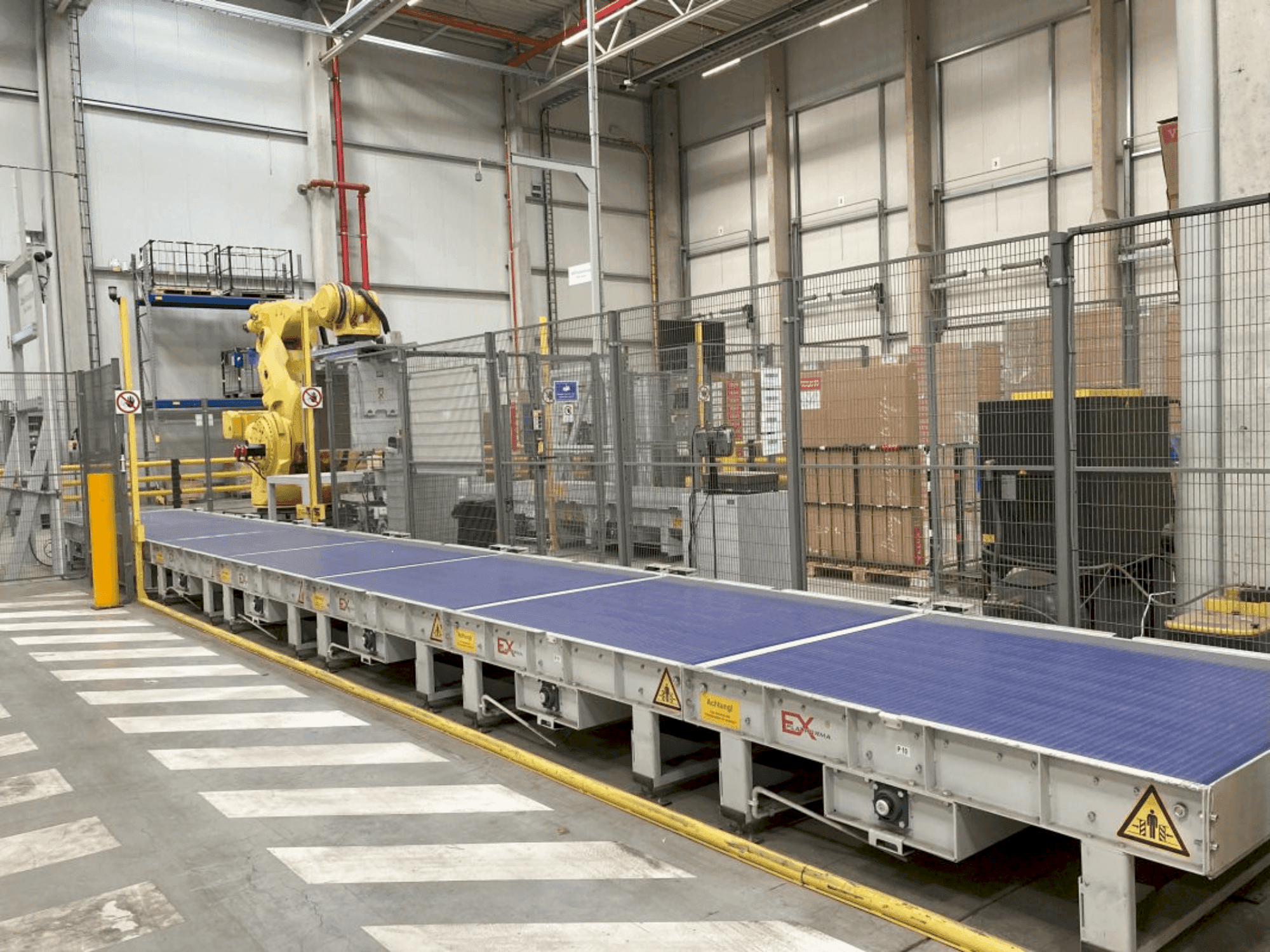 Prikaz  stroja FANUC M-2000iA/1700L  sprijeda