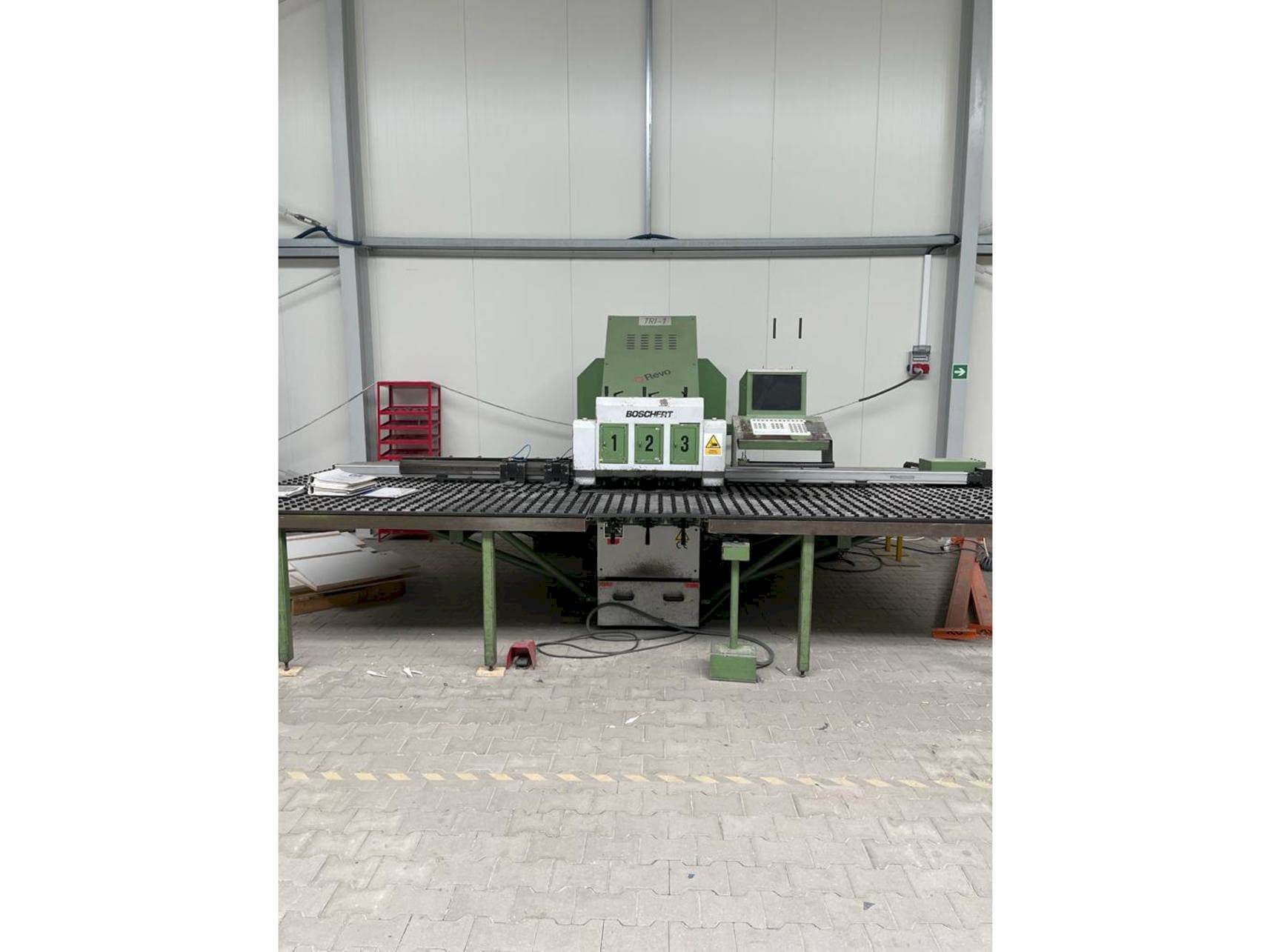 Prikaz stroja BOSCHERT TRI 1250 CNC Z sprijeda
