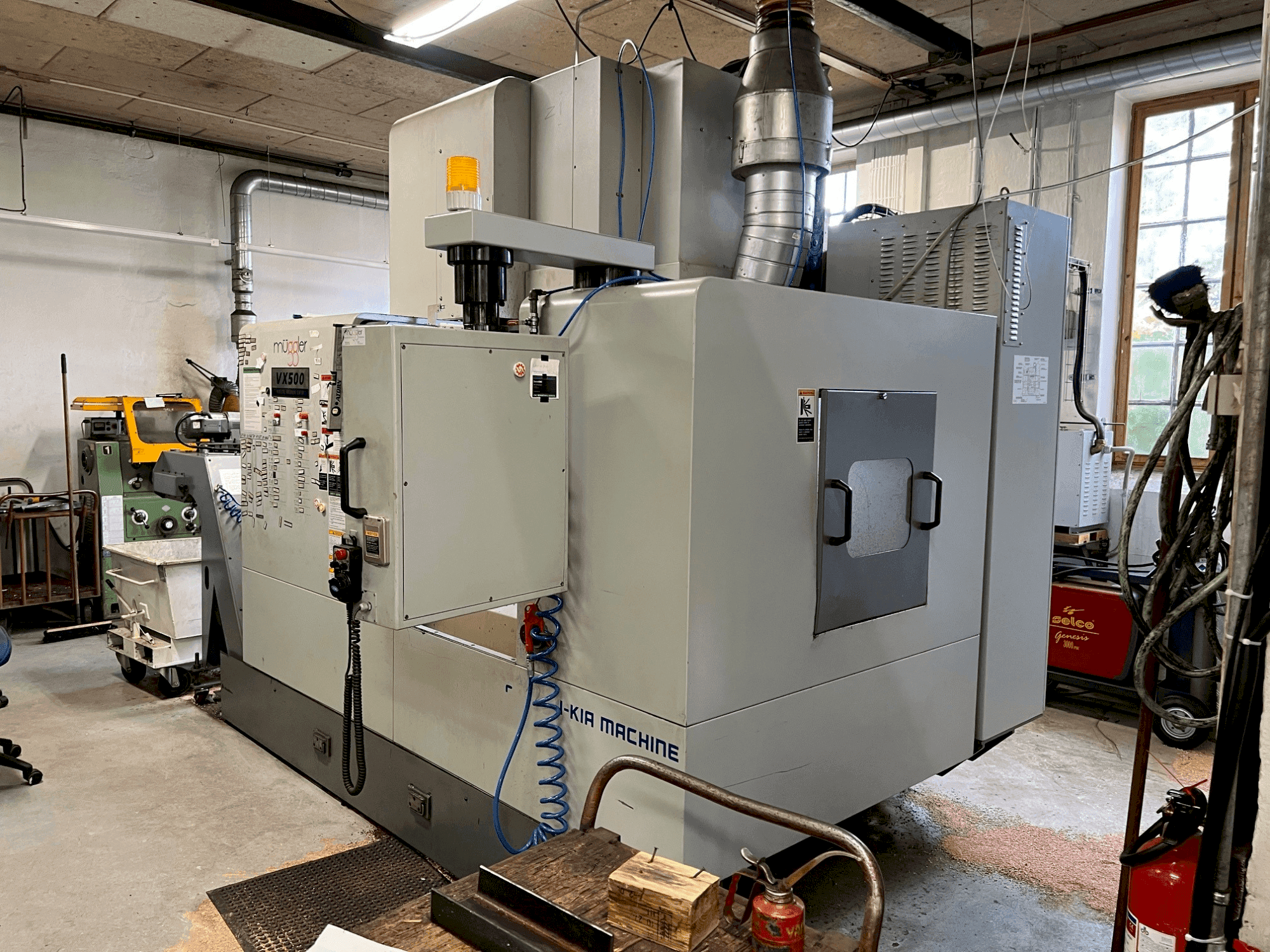 Prikaz stroja HYUNDAI KIA VX500 sprijeda