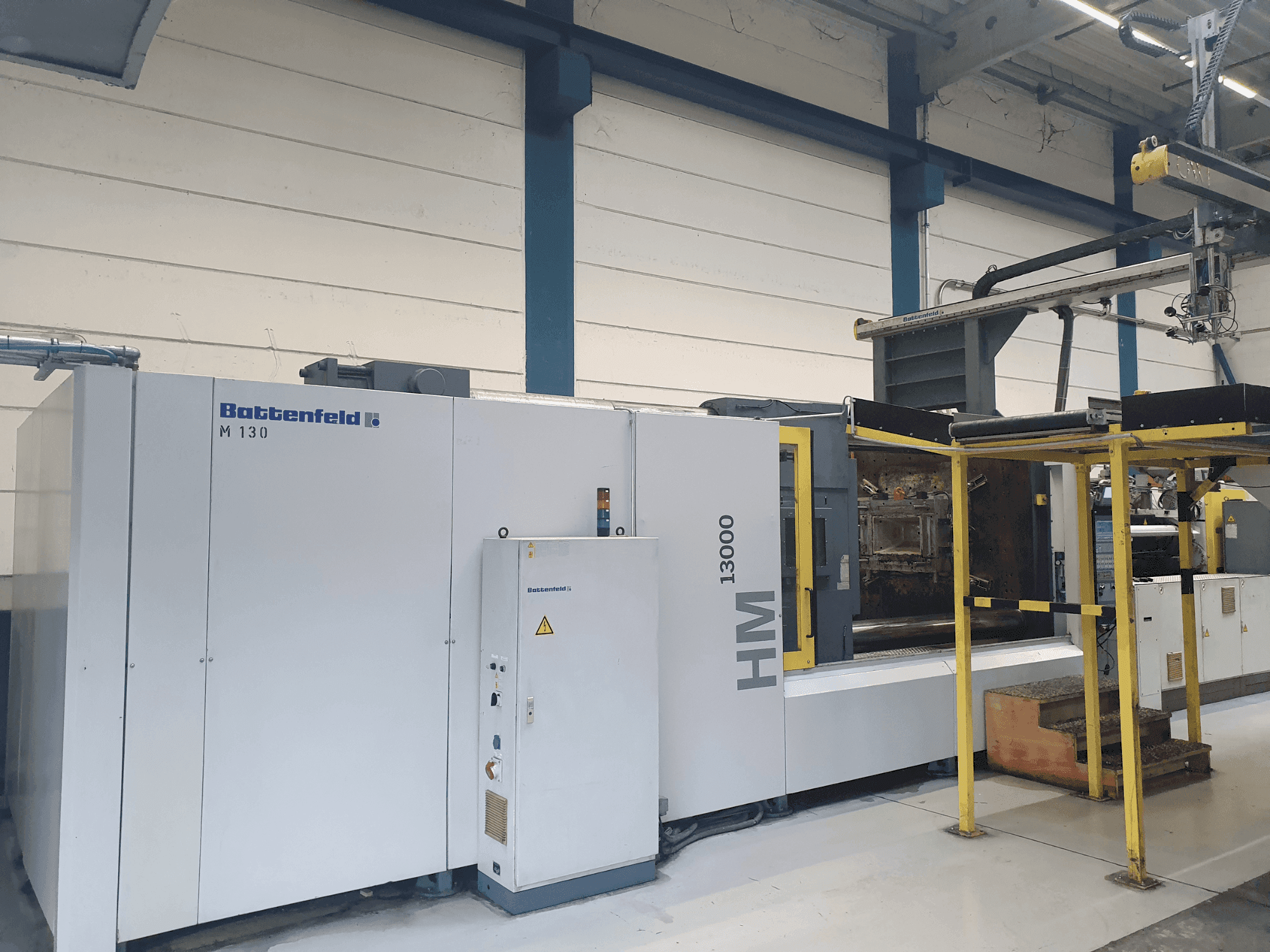 Prikaz stroja Battenfeld HM 13000/12000 sprijeda