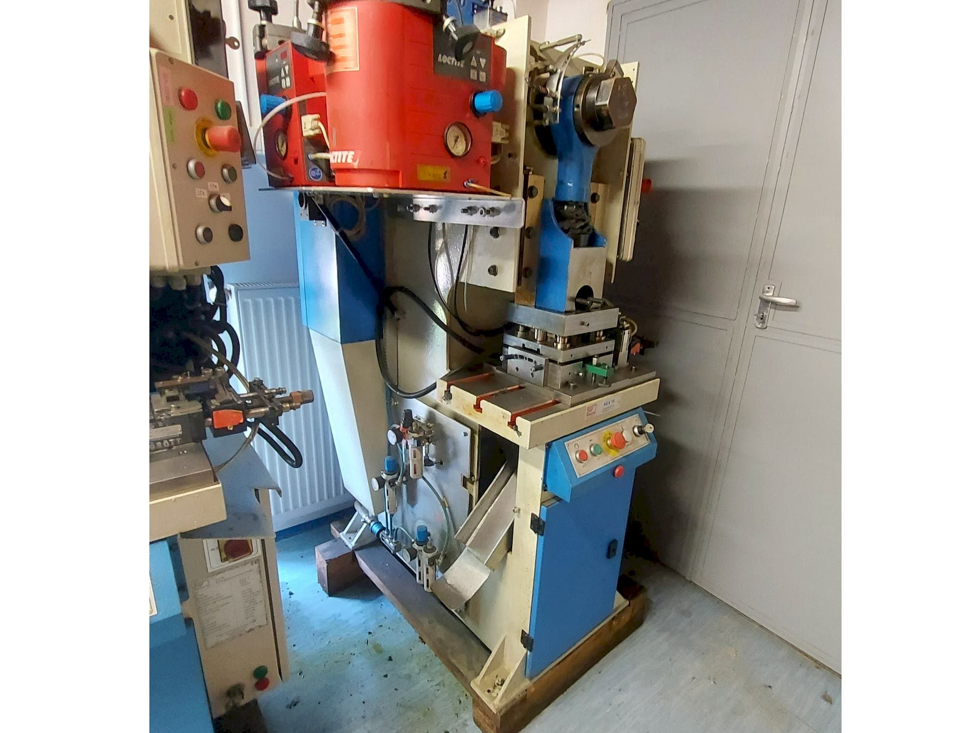 Prikaz stroja KNUTH KEX 15 sprijeda