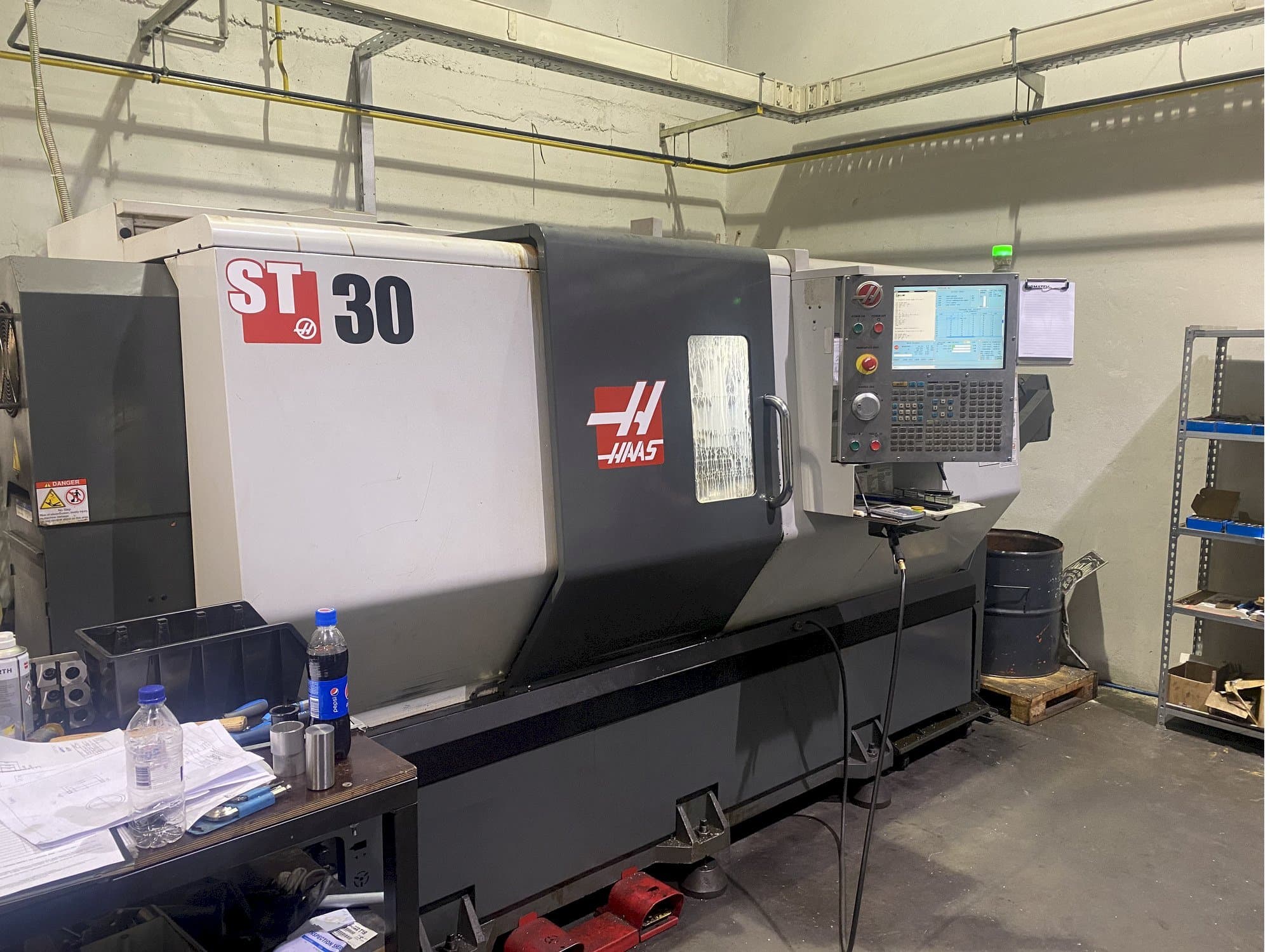Prikaz stroja HAAS ST 30 sprijeda