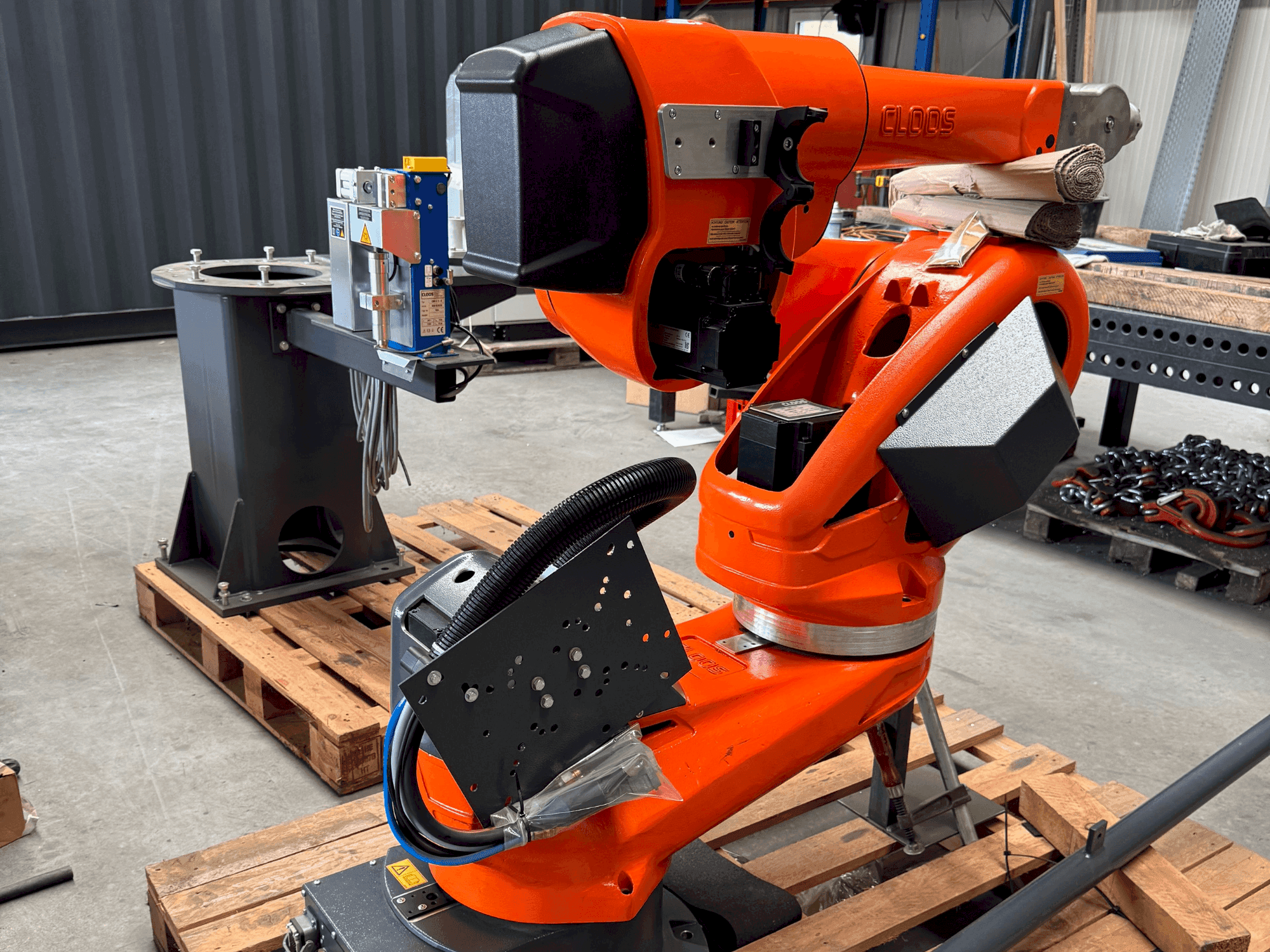 Prikaz stroja CLOOS QIROX QRC 350-E sprijeda