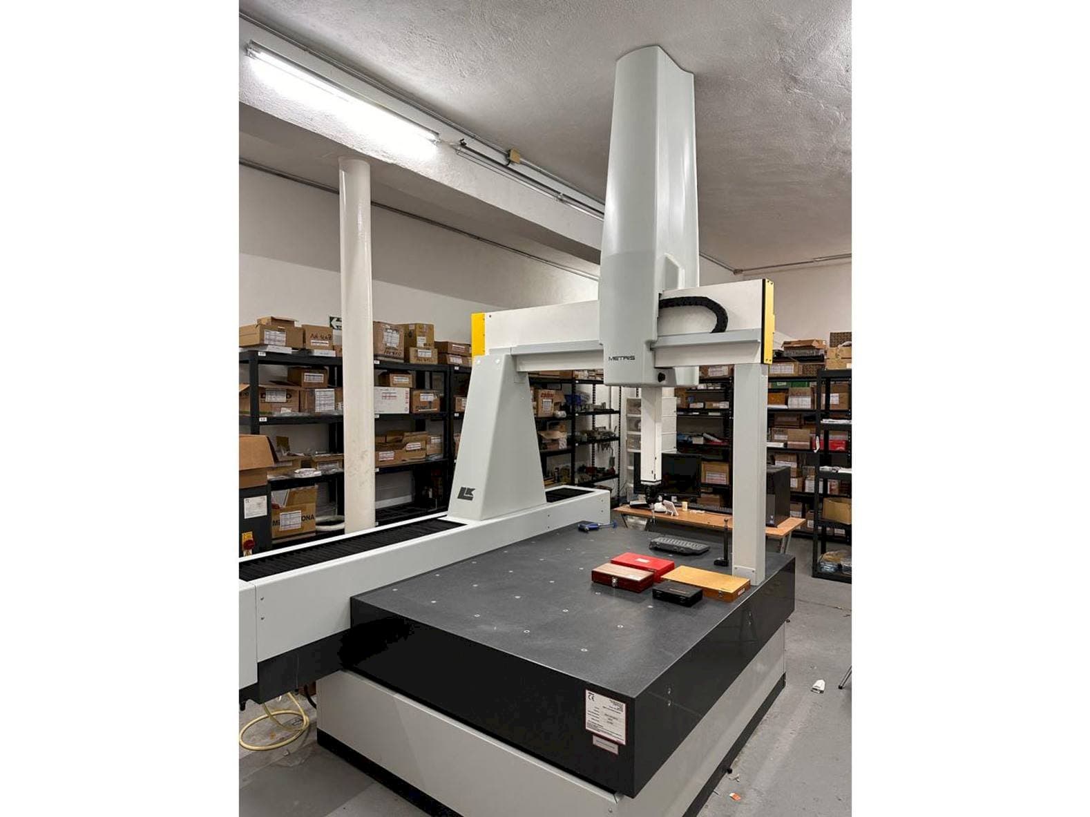 Prikaz  stroja NIKON LK V 15.10.8  sprijeda