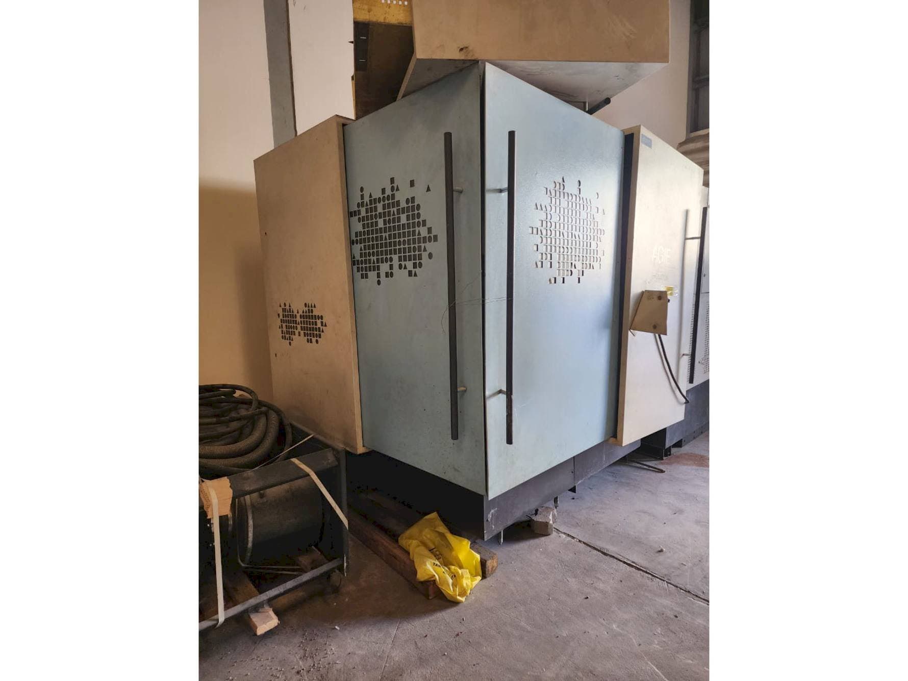 Prikaz stroja AGIE Challenge 2 sprijeda