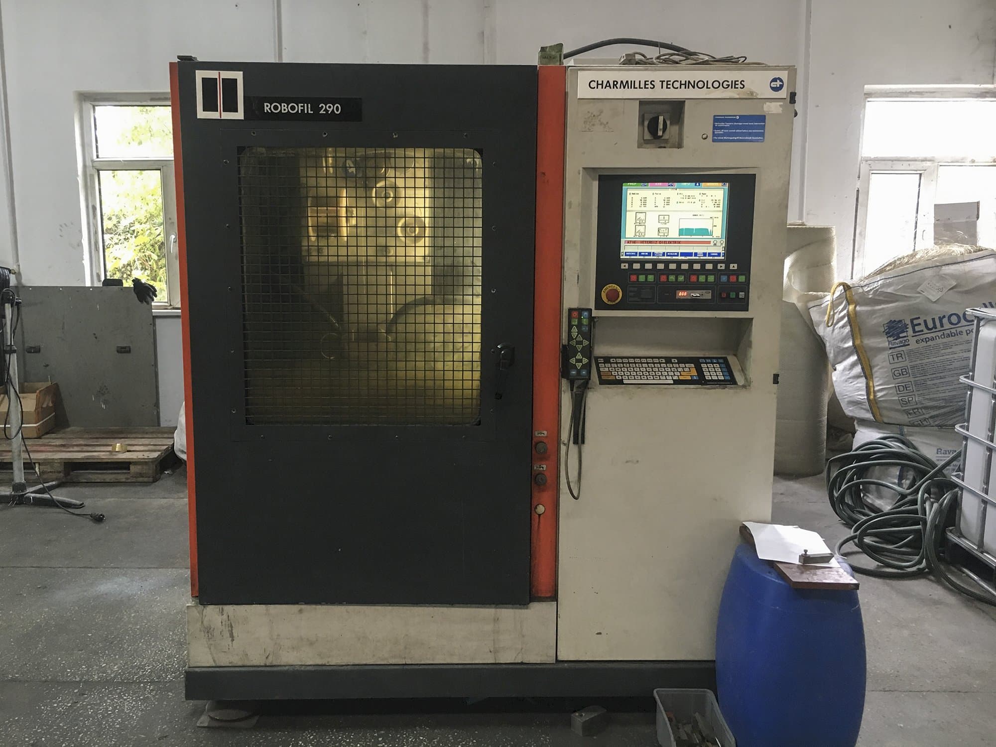 Prikaz  stroja CHARMILLES ROBOFIL 290 sprijeda