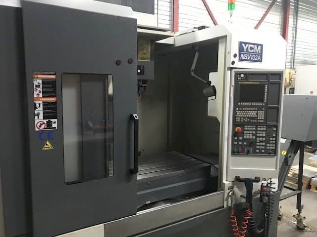 Prikaz stroja YCM NSV102A sprijeda