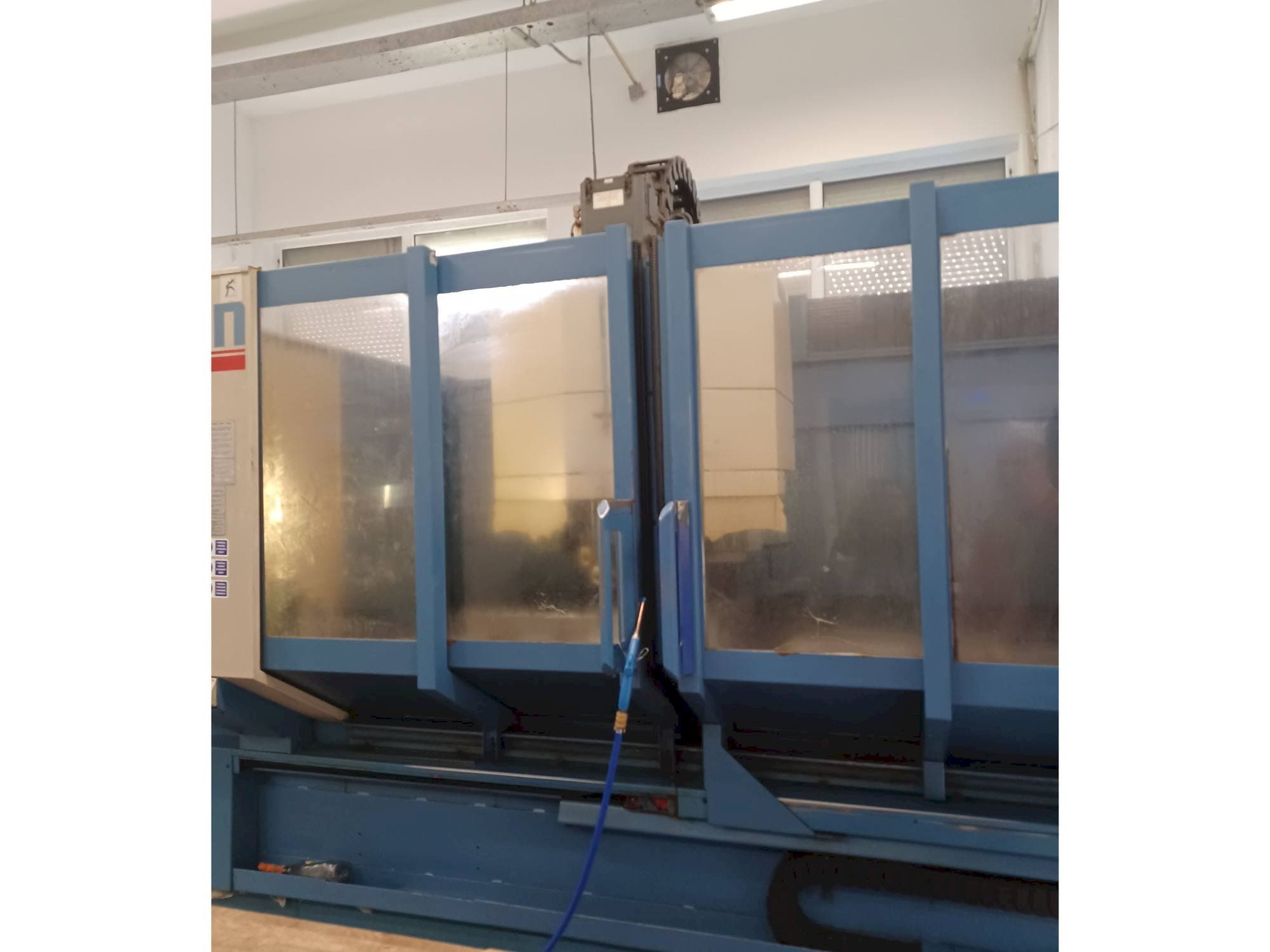 Prikaz stroja CHIRON FZ 18 L sprijeda