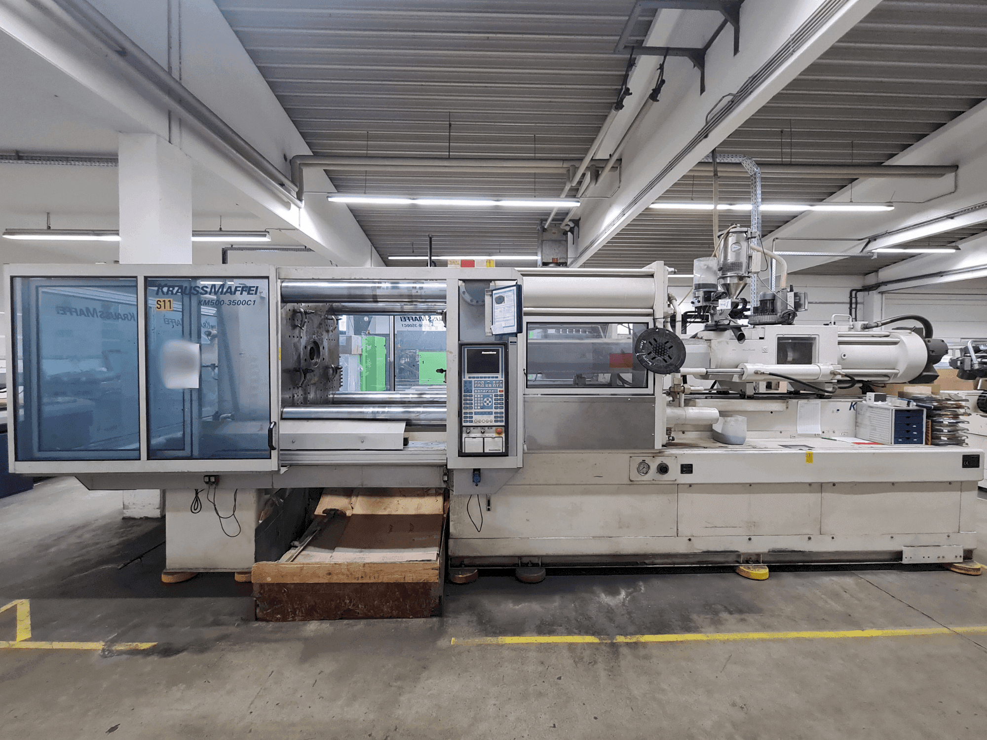 Prikaz stroja Krauss Maffei 500-3500 C1 sprijeda