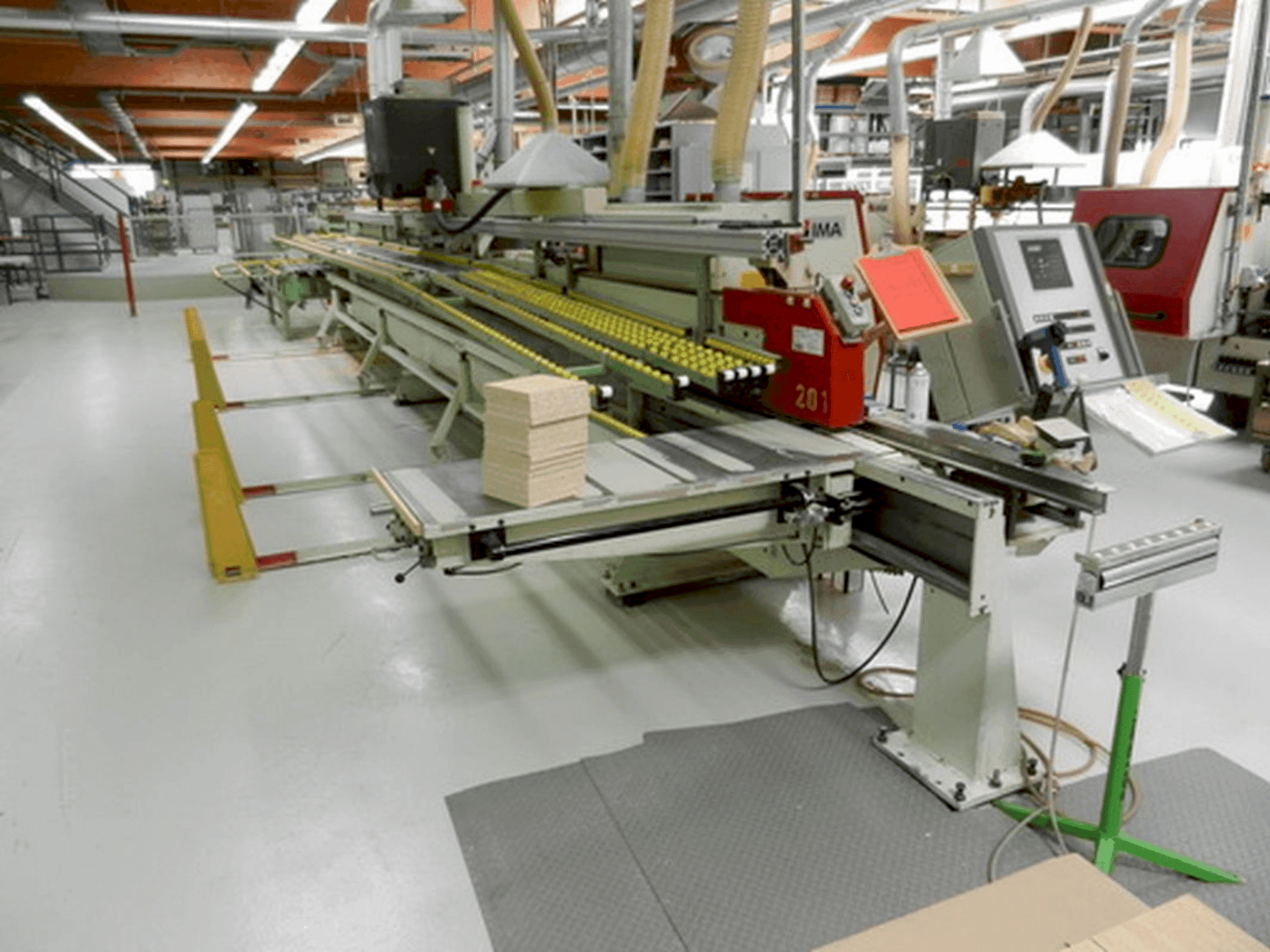 Prikaz  stroja LIGMATECH ZHR 15/XX/RE  sprijeda